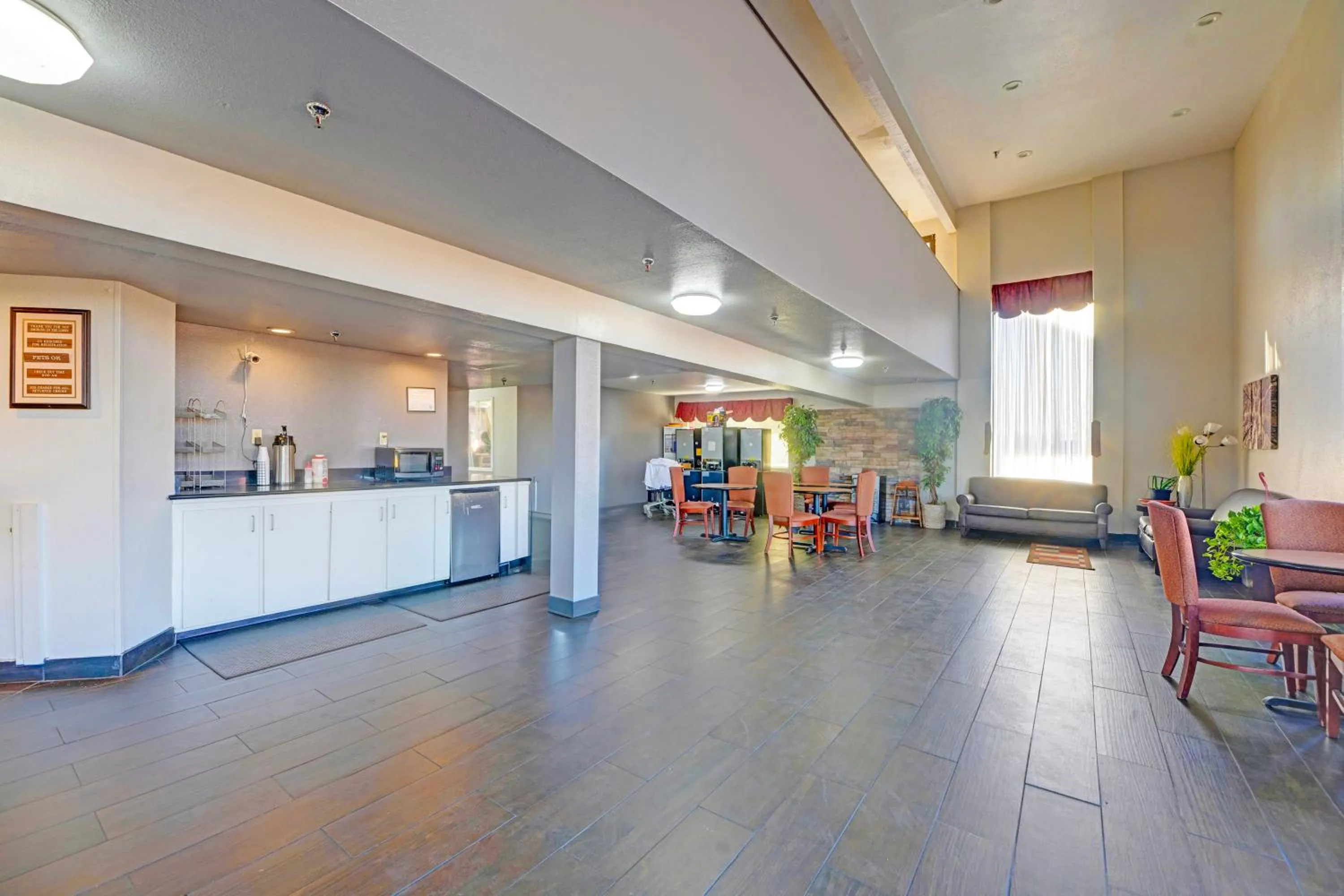 Lobby or reception in Travelers inn by OYO Wichita Falls