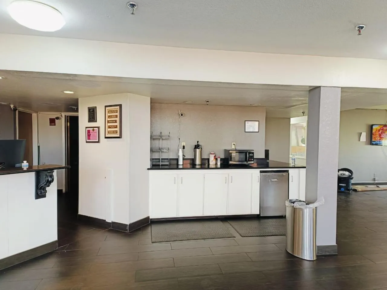 Lobby or reception in Travelers inn by OYO Wichita Falls