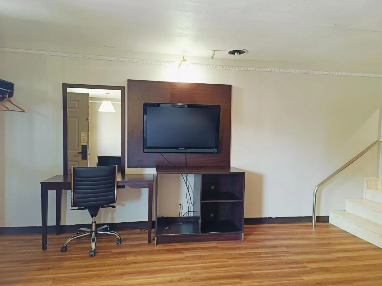 TV and multimedia in Travelers inn by OYO Wichita Falls