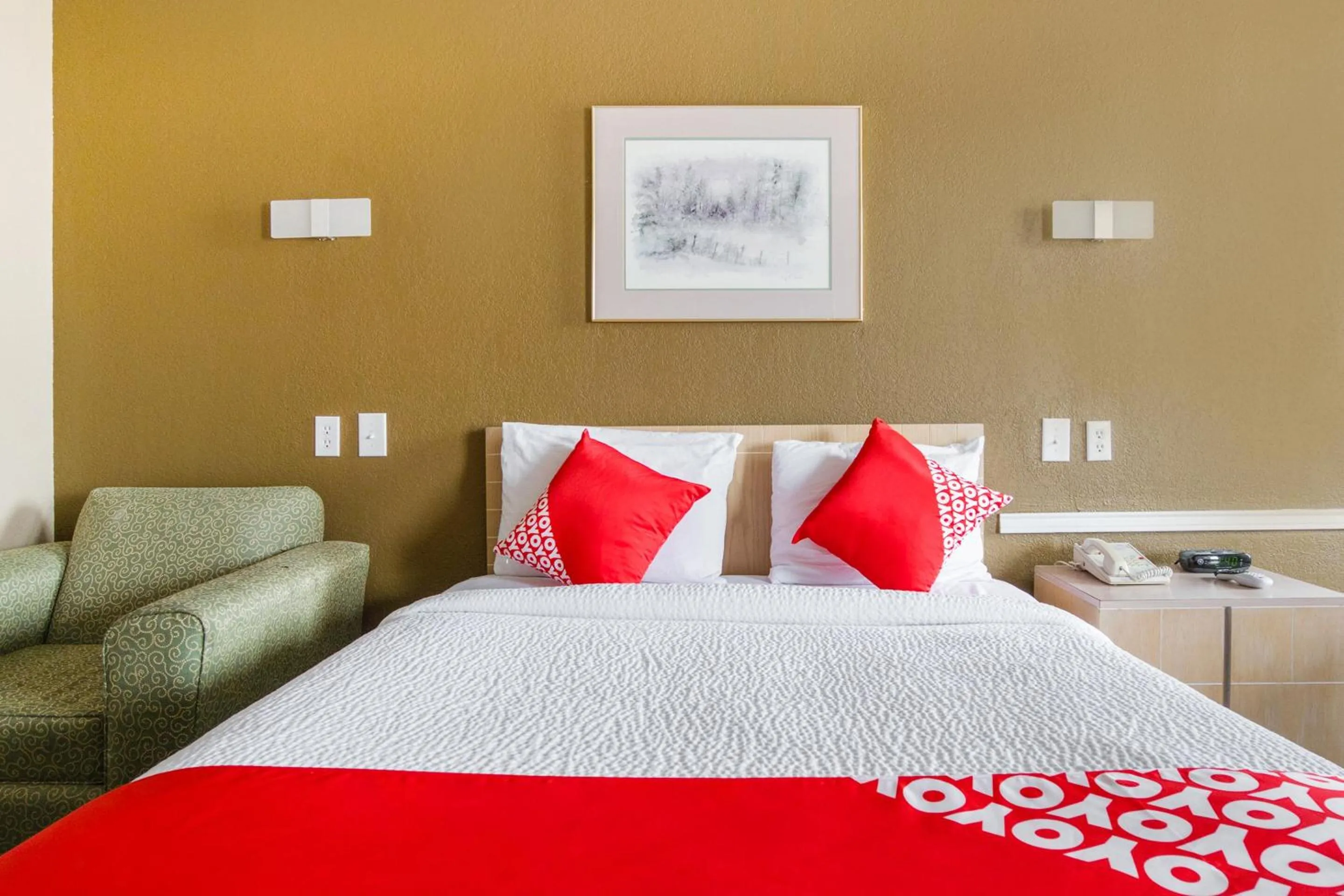 Bedroom, Bed in OYO Hotel Wichita Falls - Downtown