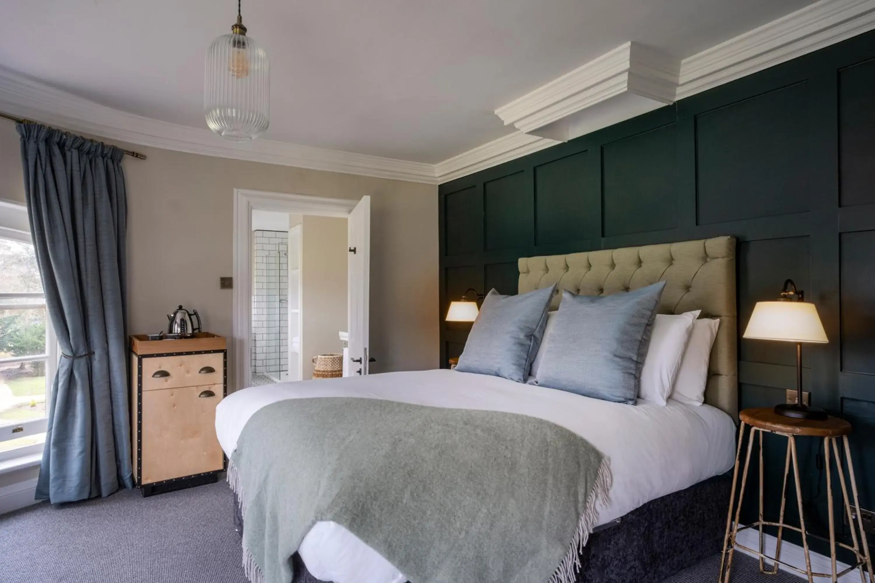 Mansion Canal View Junior Suite in Warbrook House Heritage Hotel Mansion Canal View Junior Suite in Warbrook House Heritage Hotel