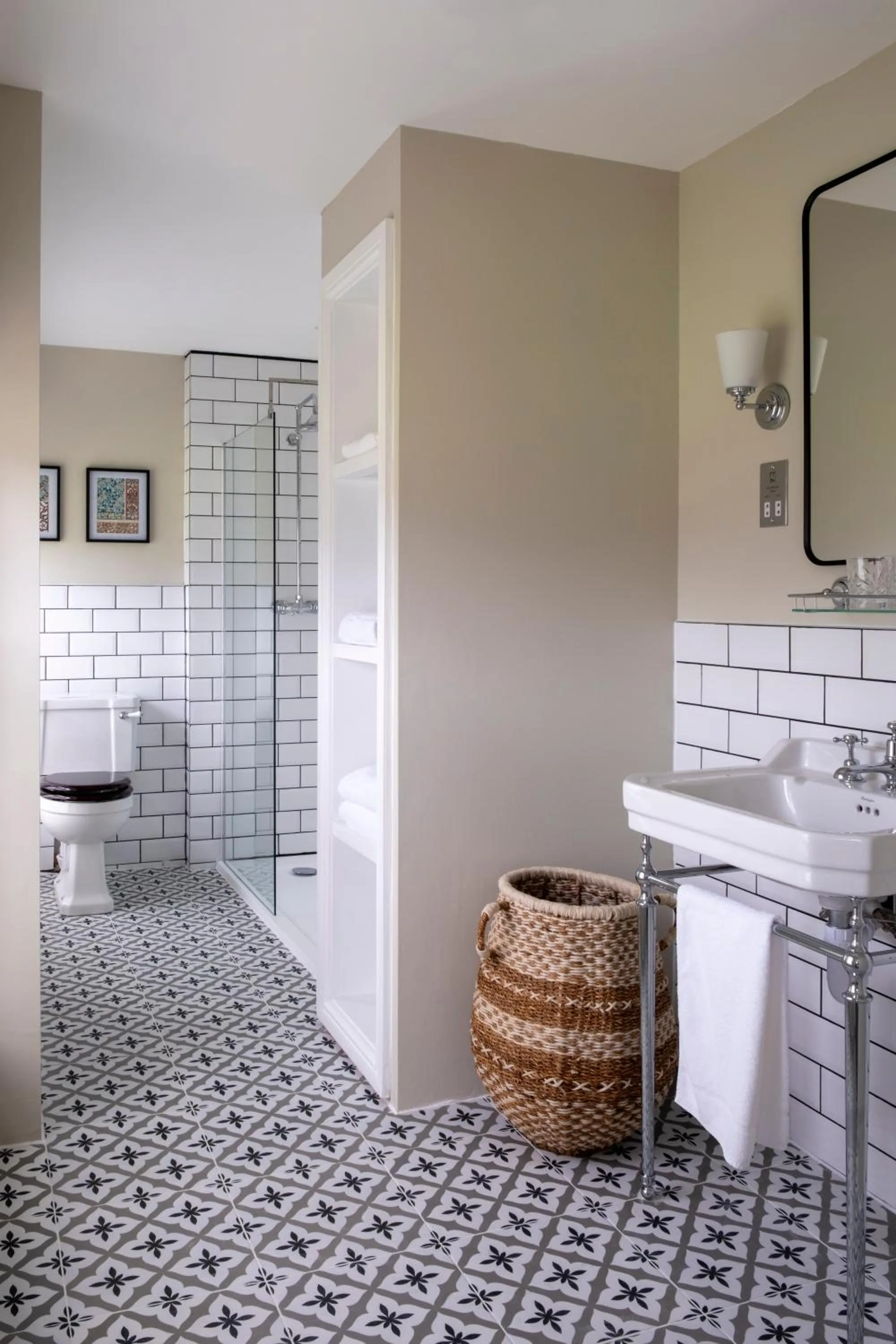 Bathroom in Warbrook House Heritage Hotel
