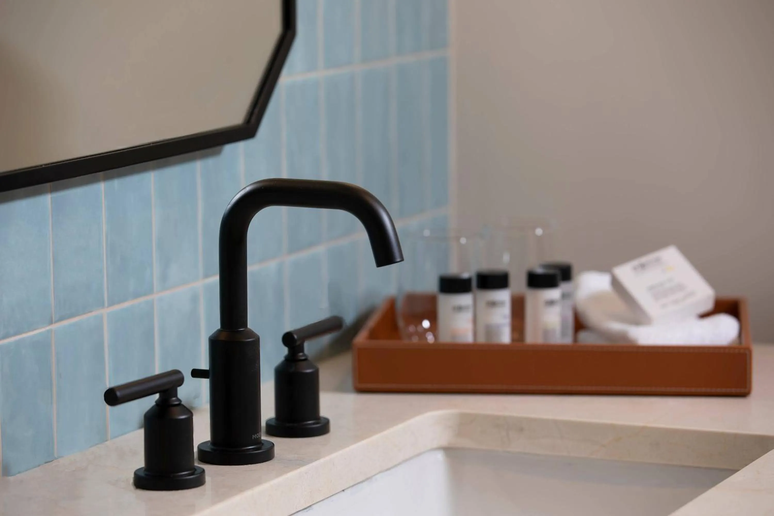 Bathroom in Merriweather Lakehouse Hotel, Autograph Collection