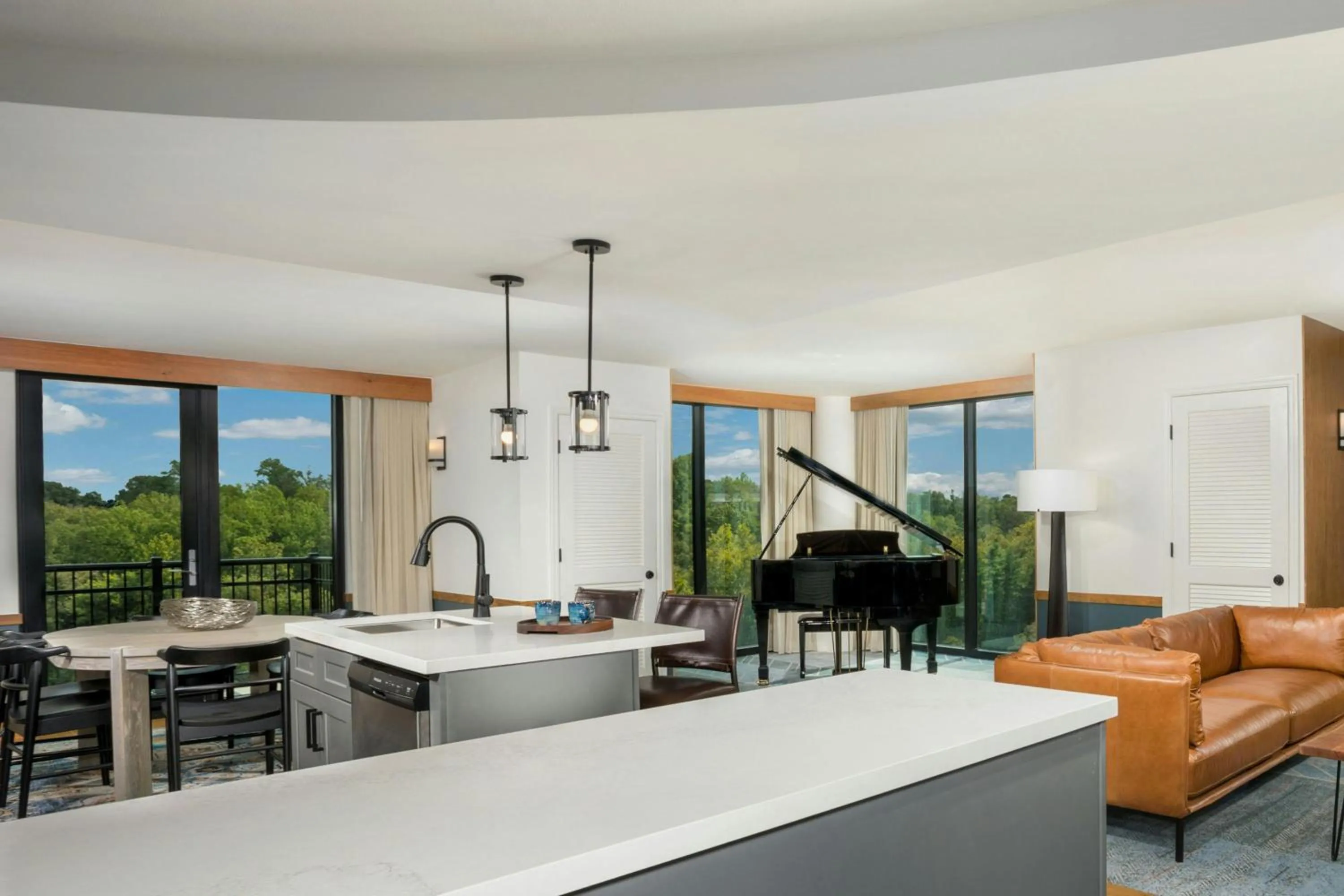 Living room in Merriweather Lakehouse Hotel, Autograph Collection