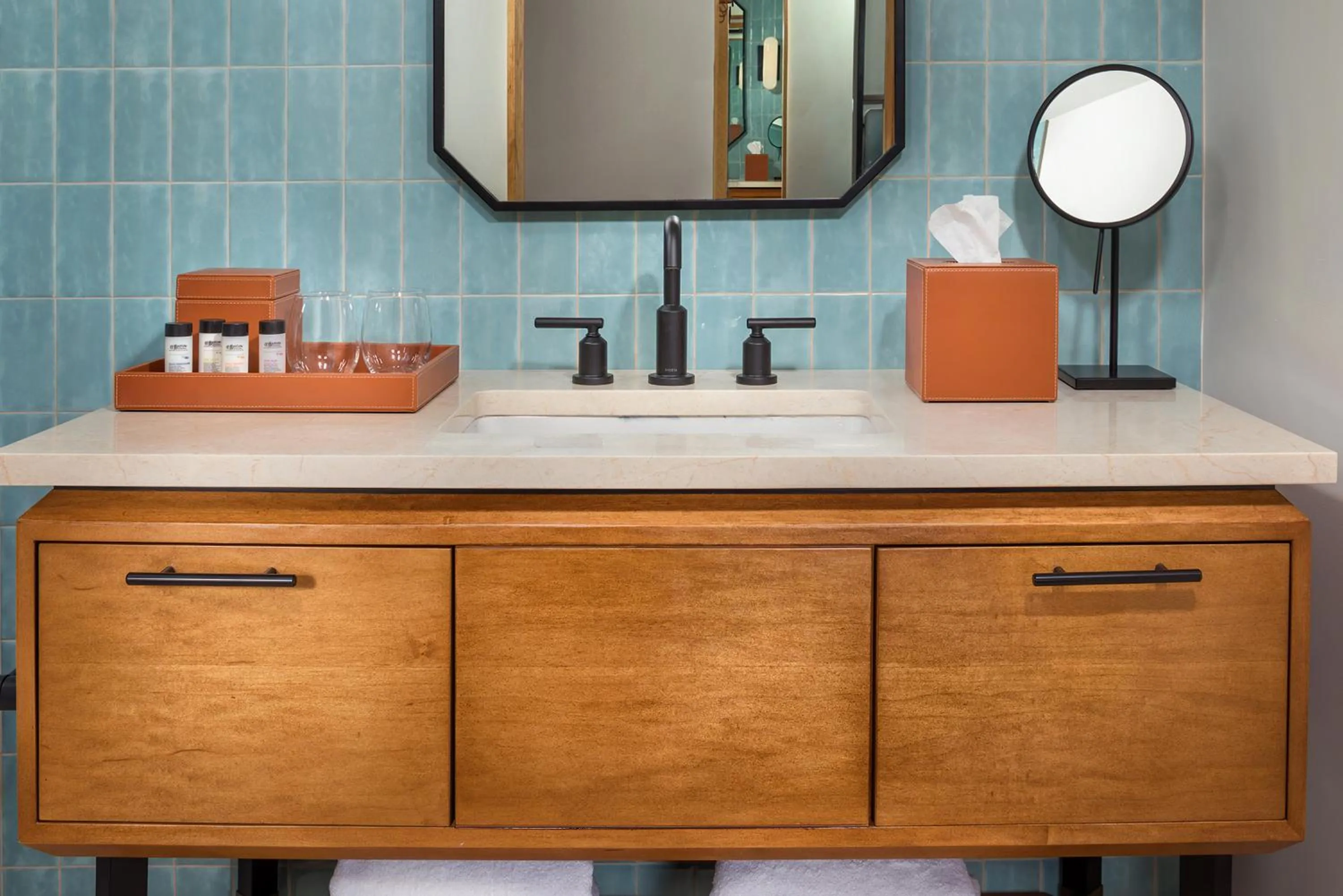 Bathroom in Merriweather Lakehouse Hotel, Autograph Collection