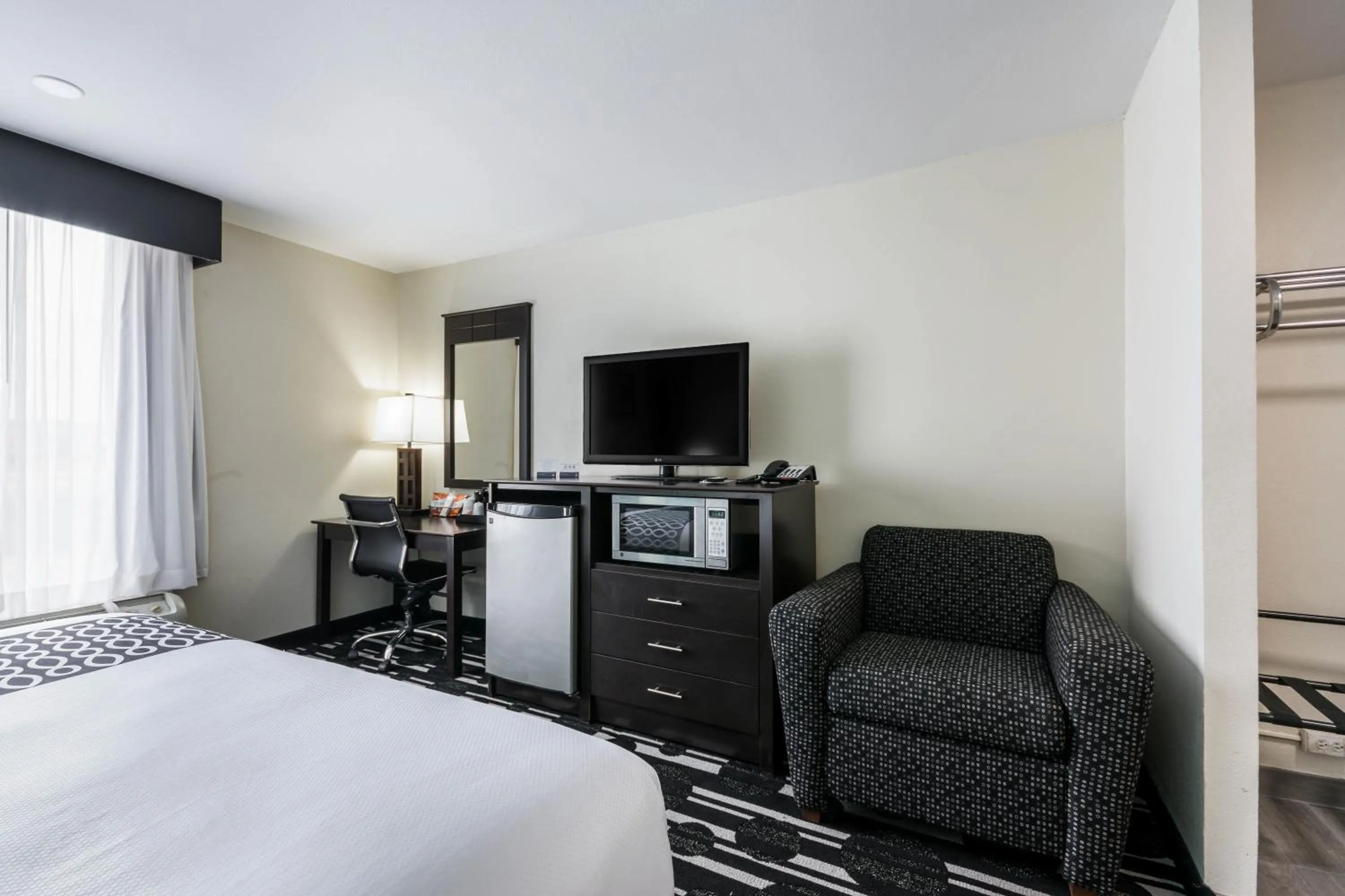 Photo of the whole room, Bed in Bricktown Hotel & Extended Stay