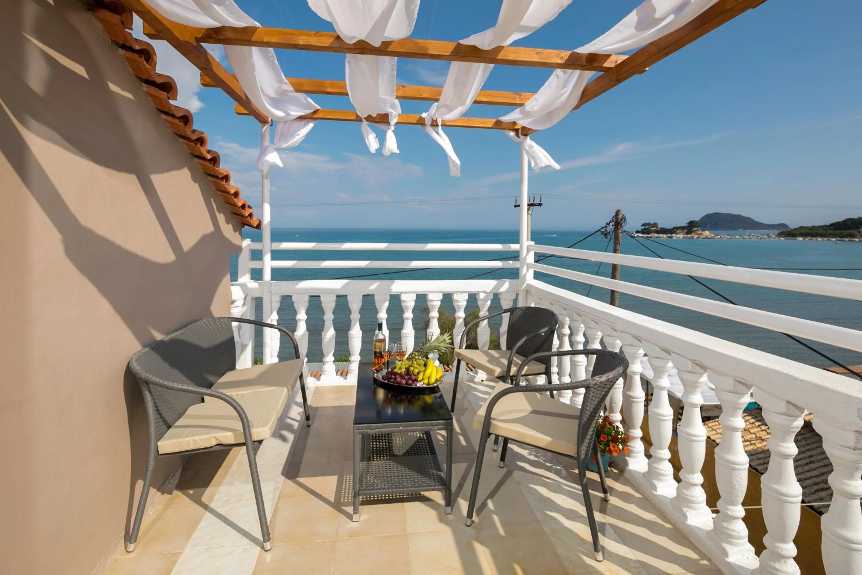MARE BLU STUDIOS & SUITES