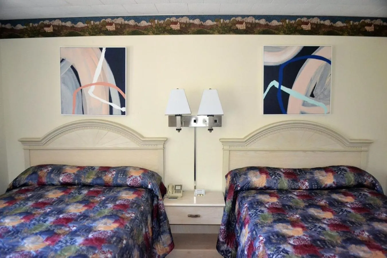Bedroom, Bed in Stratford Suburban Motel