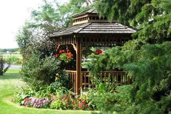 Garden in Stratford Suburban Motel