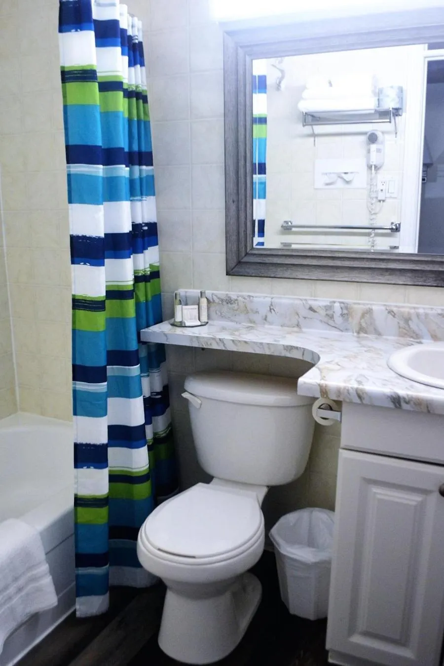 Bathroom in Stratford Suburban Motel