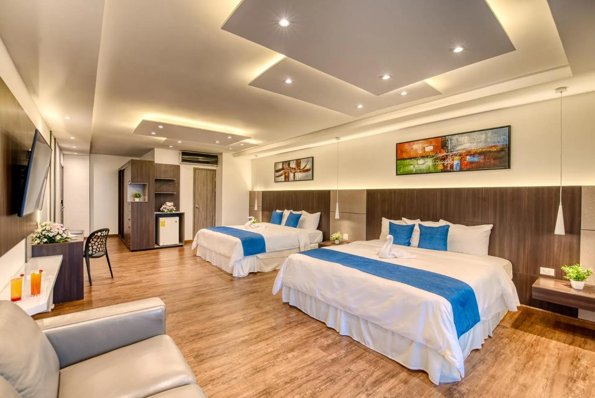 Bed in Swans Cay Hotel