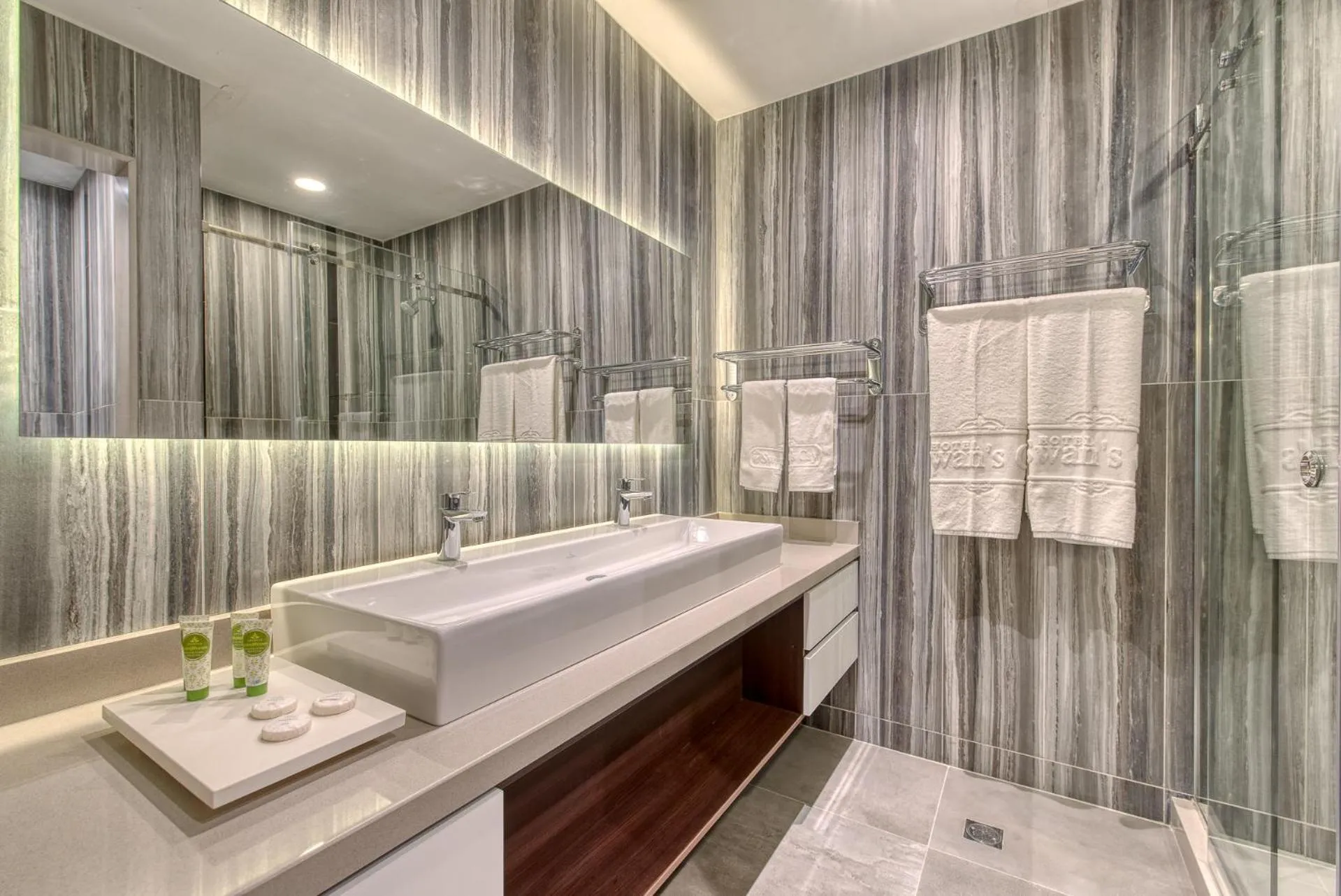 Shower in Swans Cay Hotel