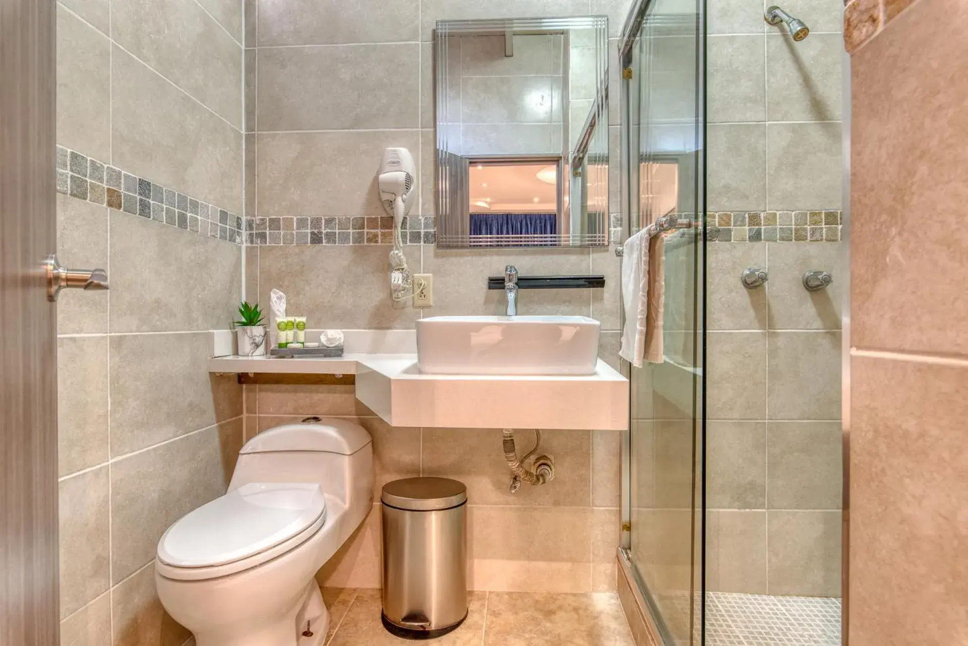 Standard Double or Twin Room- B Building in Swans Cay Hotel Standard Double or Twin Room- B Building in Swans Cay Hotel