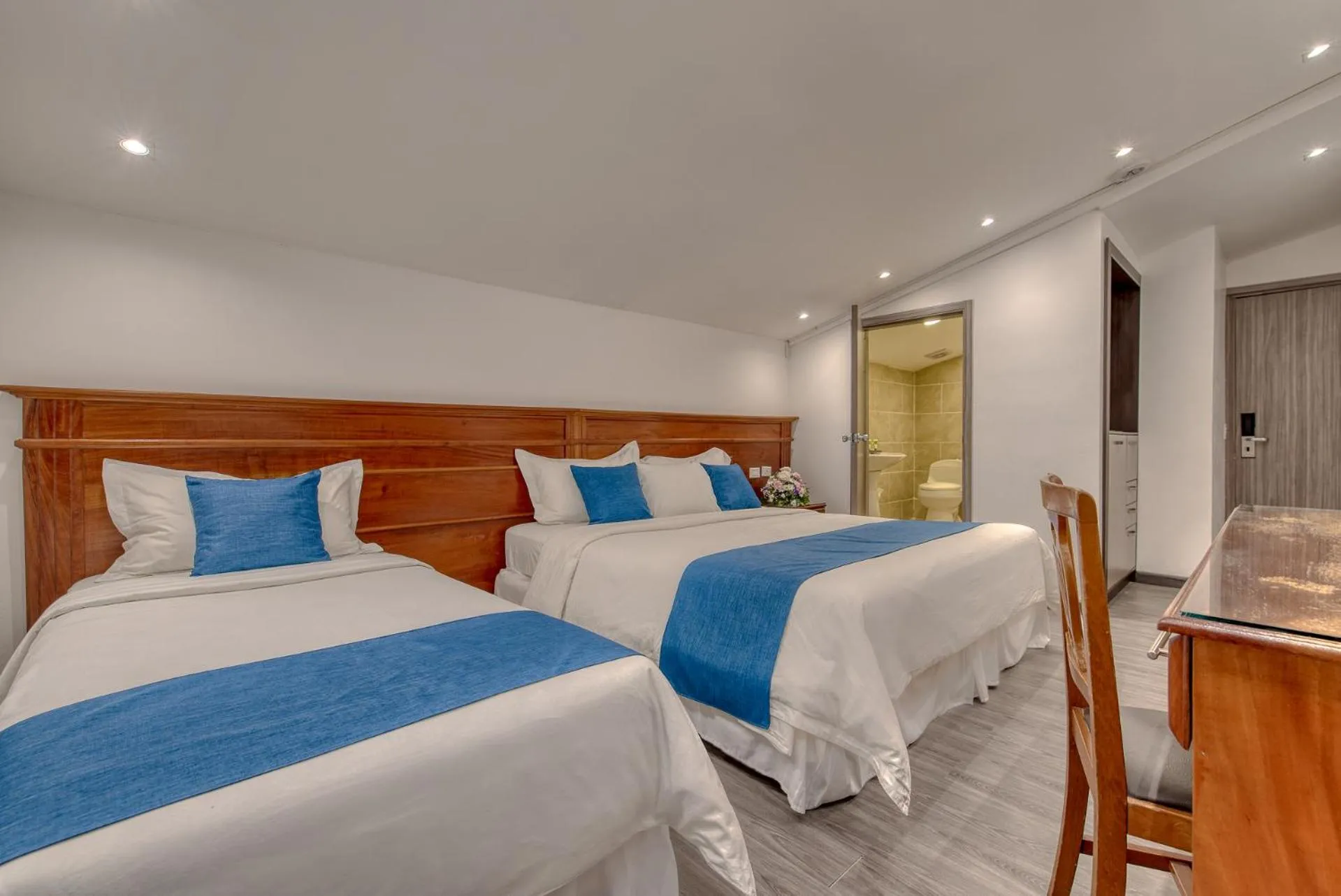 Bedroom, Bed in Swans Cay Hotel