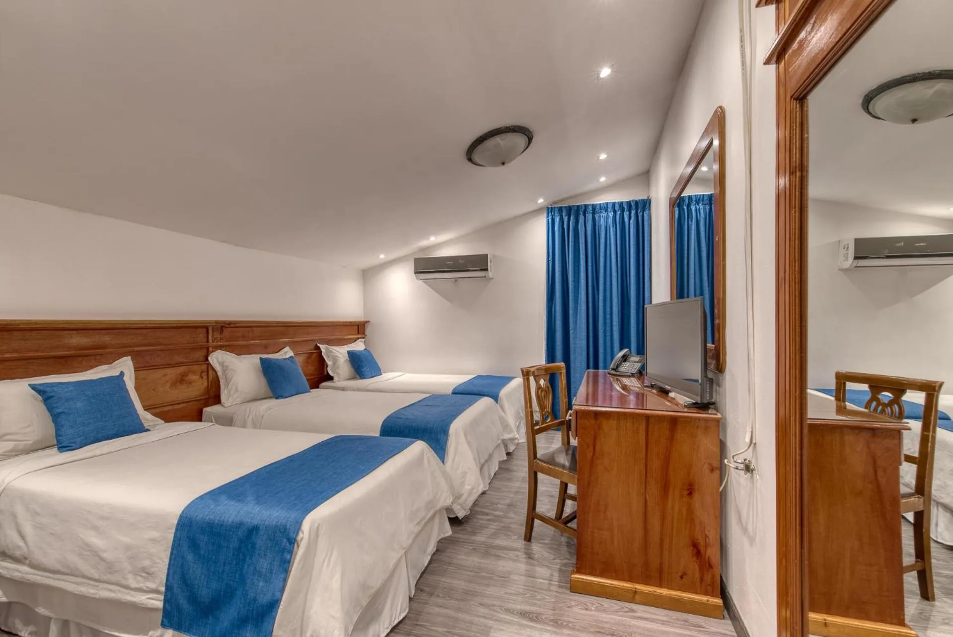 Bedroom, Bed in Swans Cay Hotel