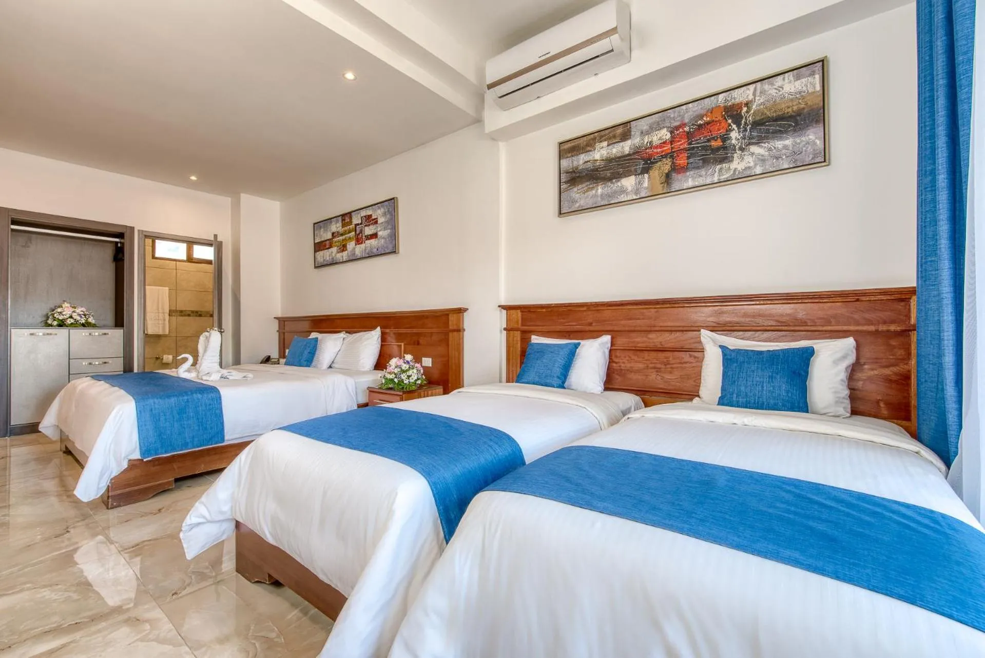 Bedroom, Bed in Swans Cay Hotel