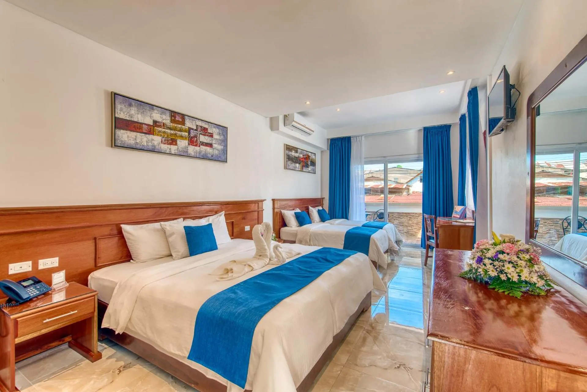 Bedroom, Bed in Swans Cay Hotel
