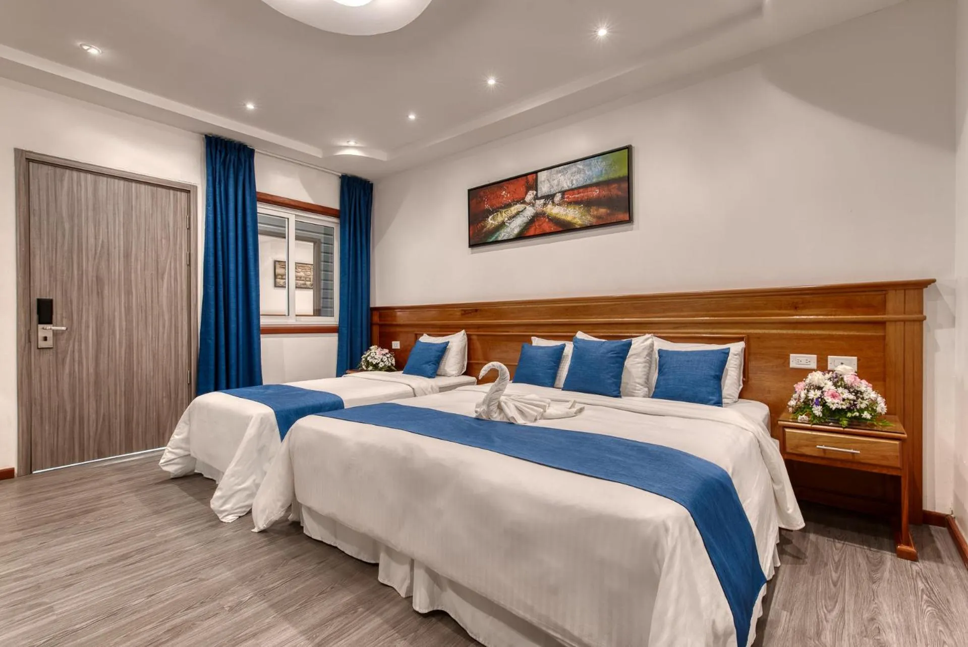 Bedroom, Bed in Swans Cay Hotel