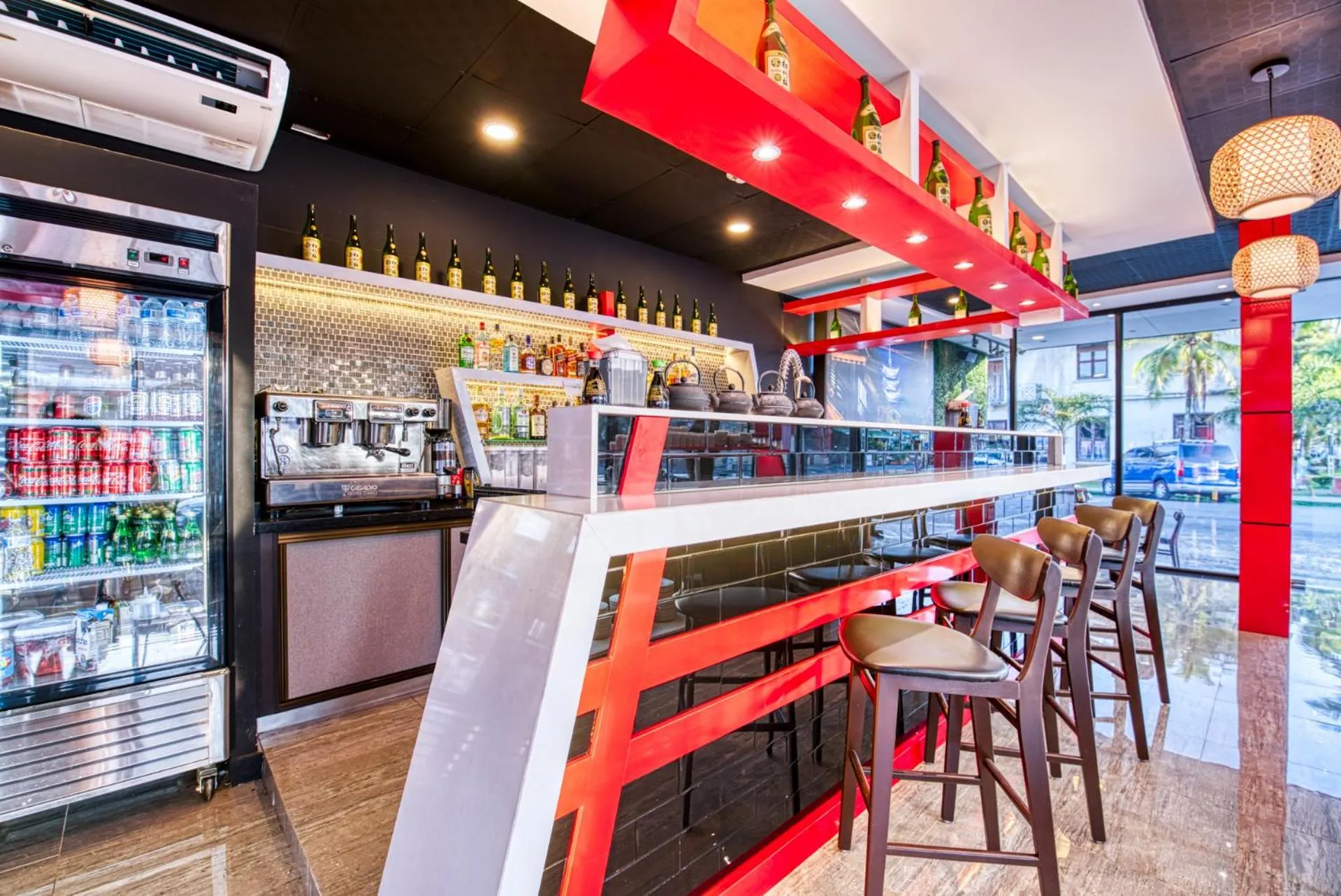 Restaurant/places to eat in Swans Cay Hotel