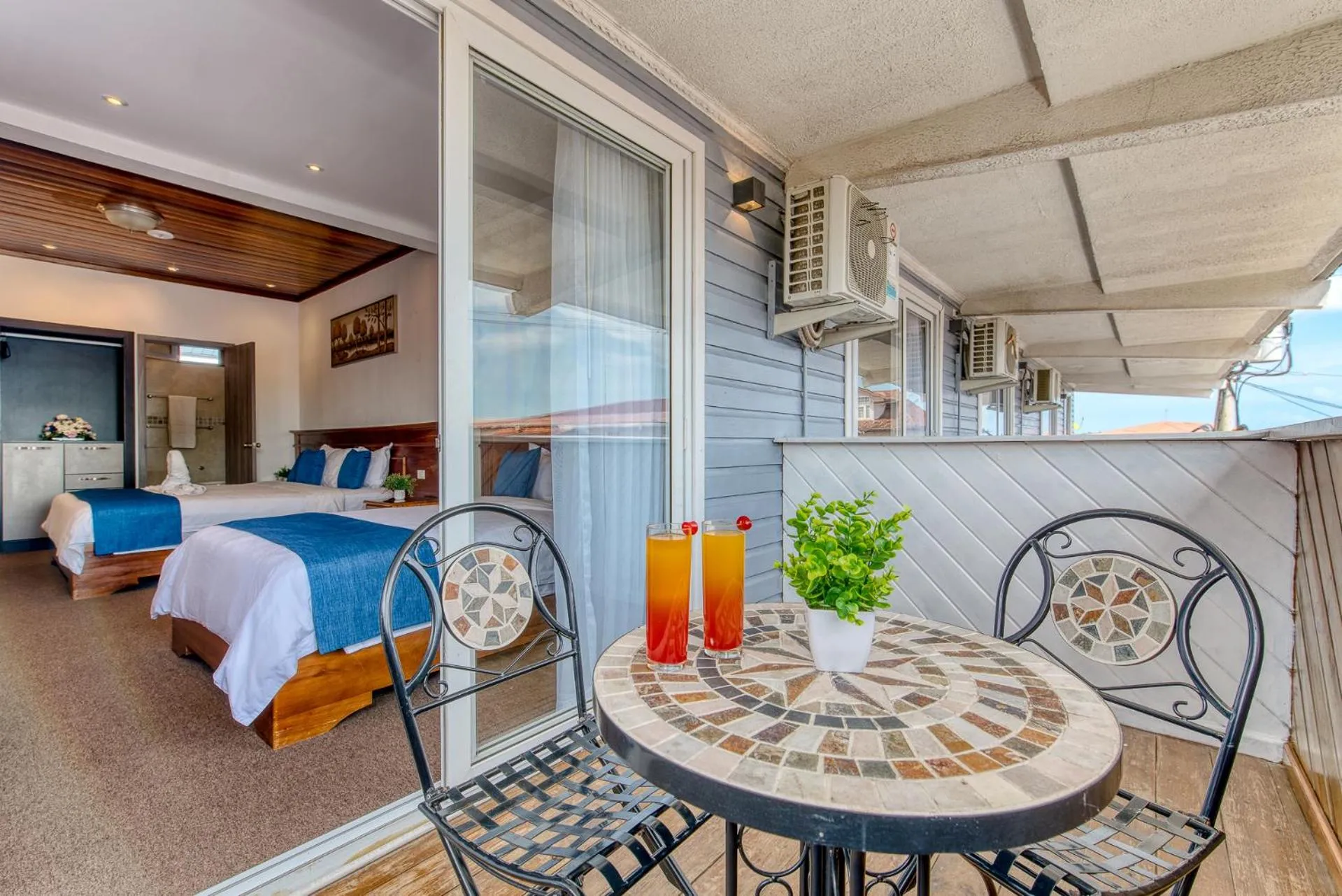 Balcony/Terrace, Bed in Swans Cay Hotel