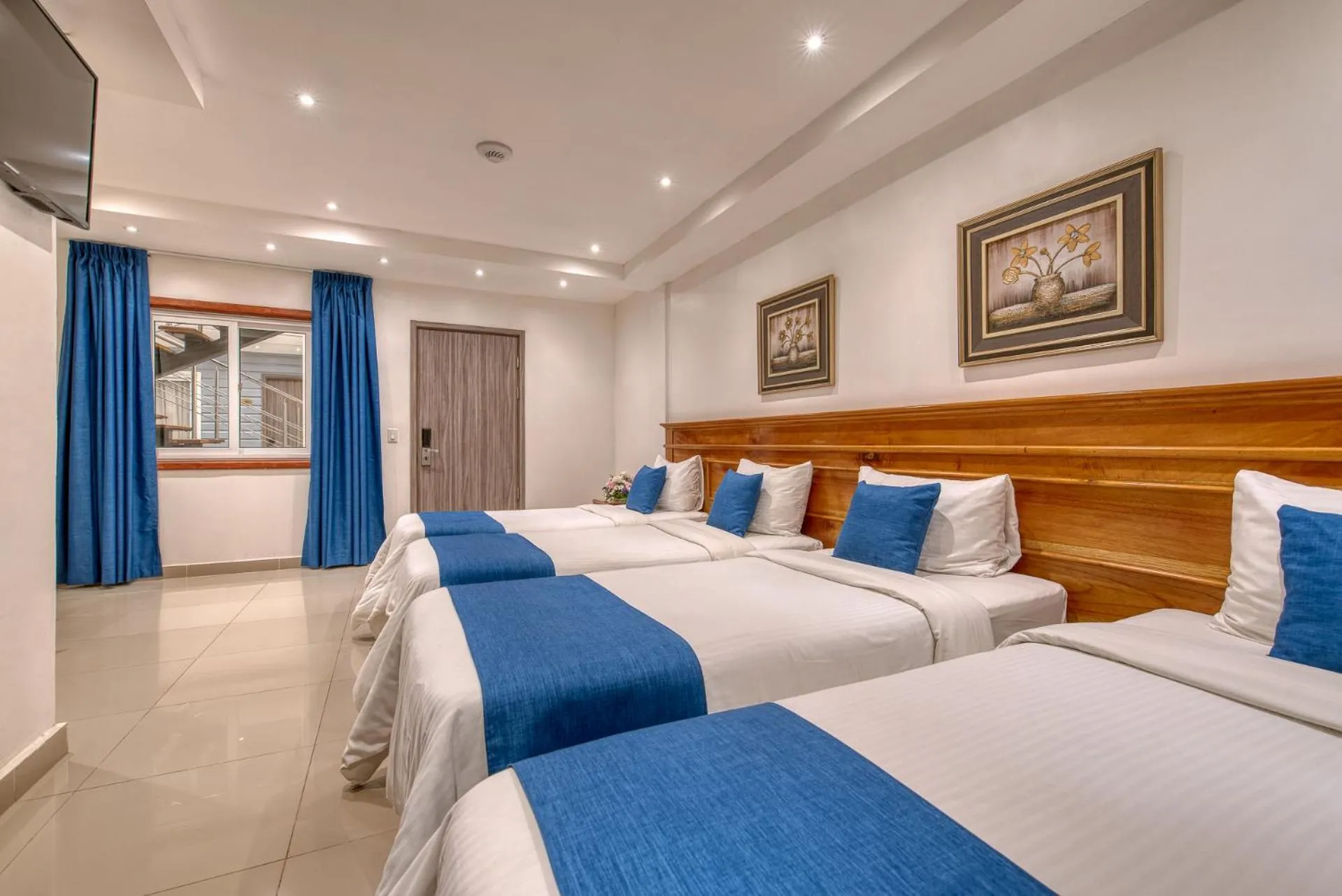 Bedroom, Bed in Swans Cay Hotel