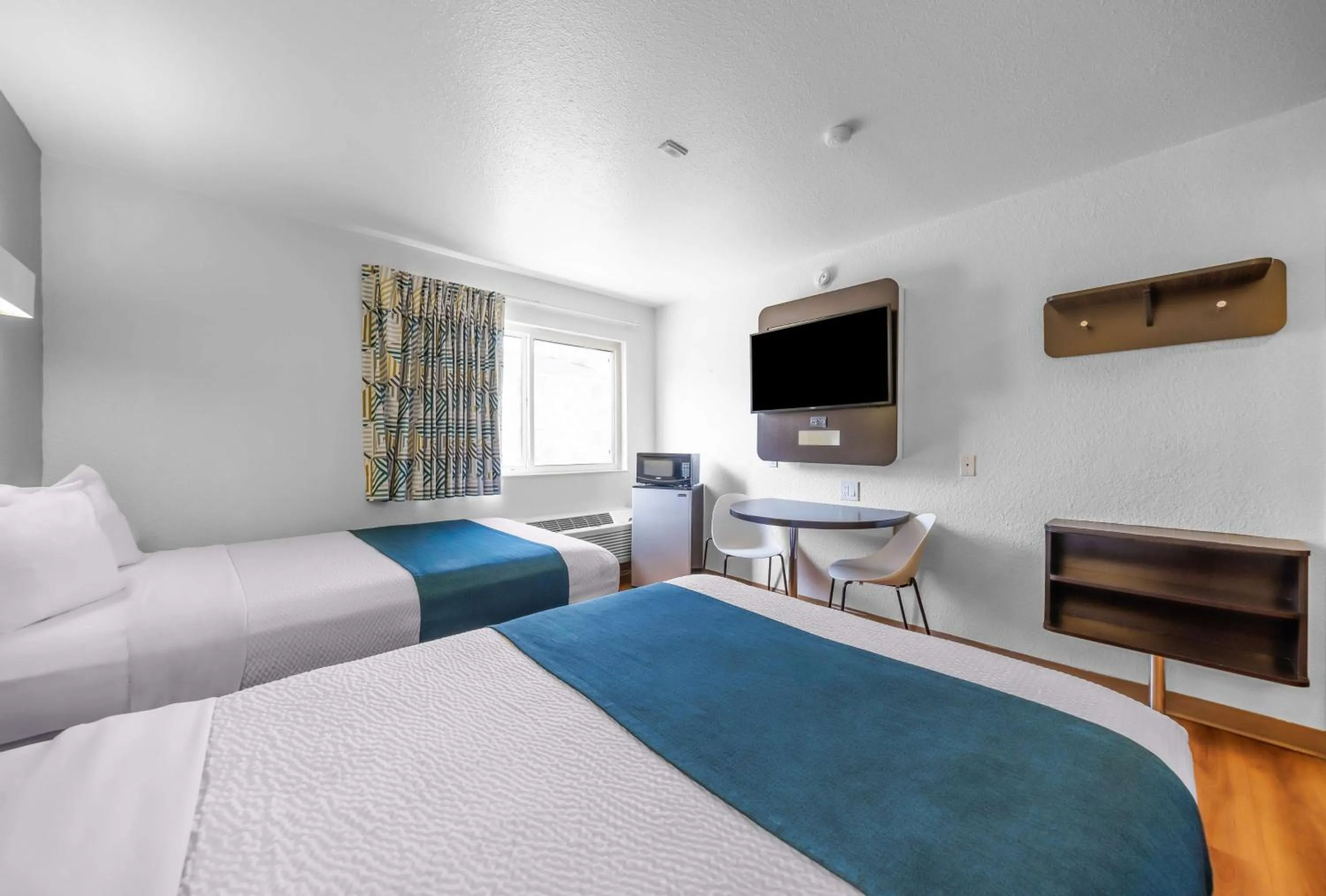 Bedroom, Bed in Motel 6-Seattle, WA - Sea-Tac Airport South