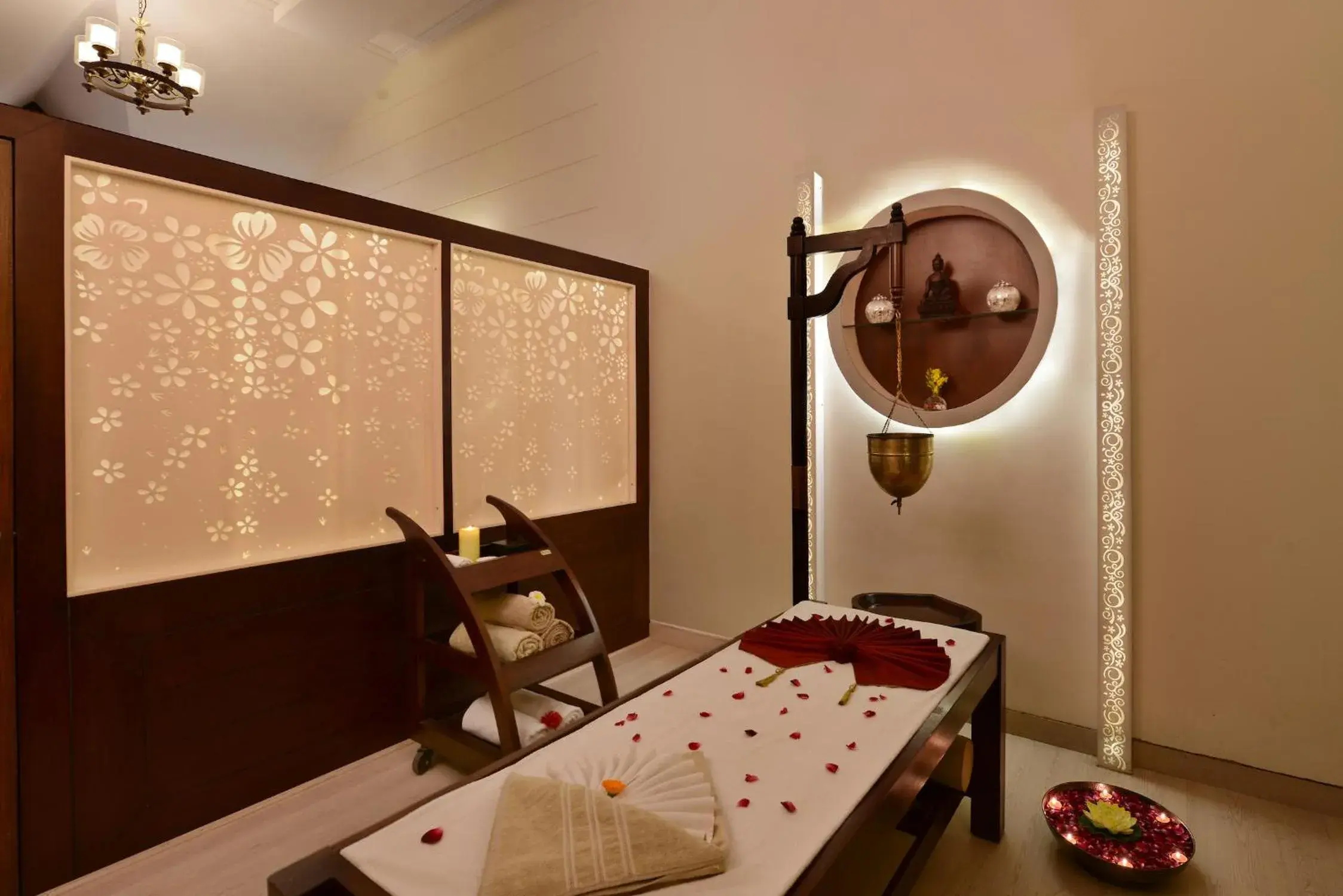 Massage in Shri Radha Brij Vasundhara Resort & Spa Massage in Shri Radha Brij Vasundhara Resort & Spa