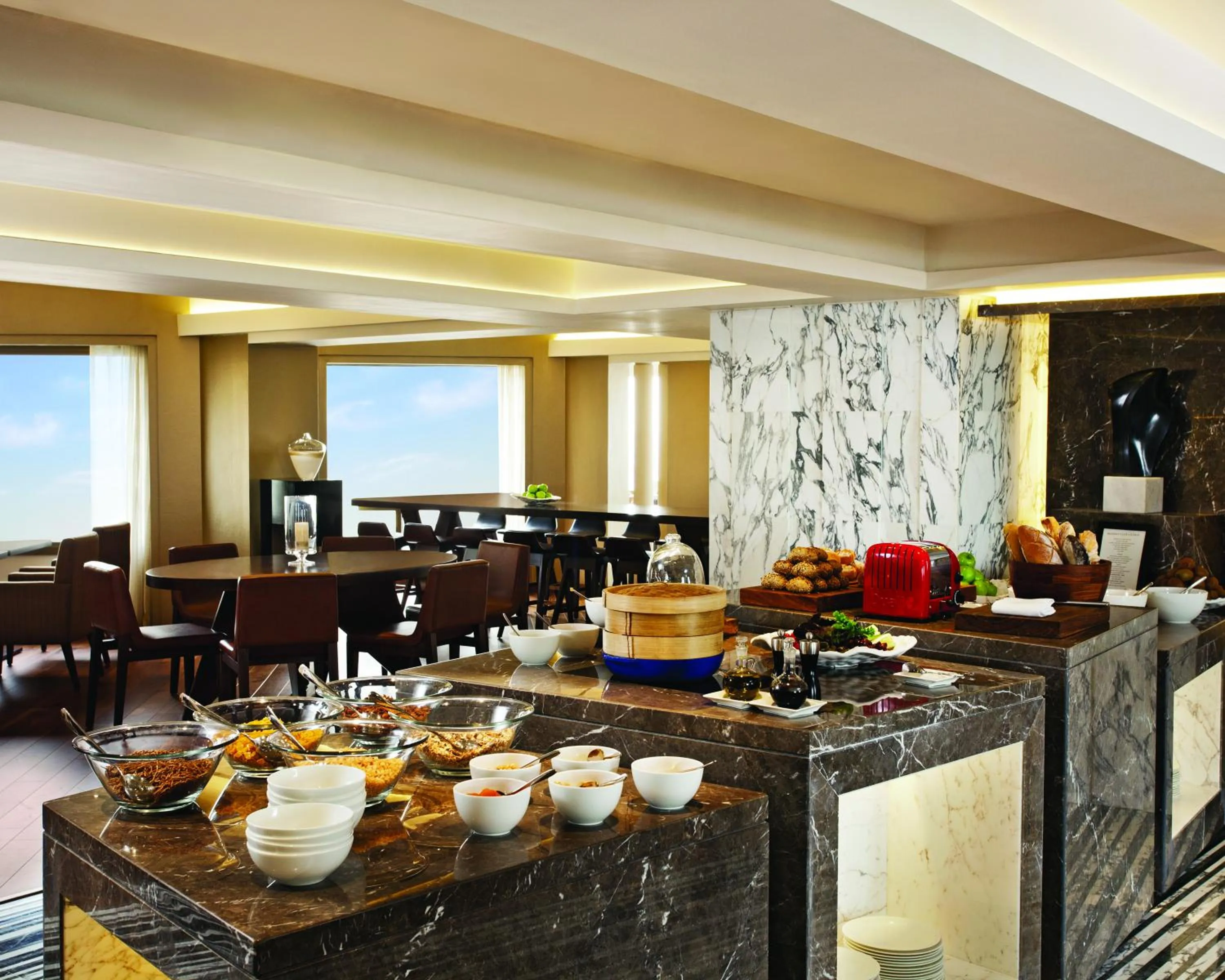 Coffee/tea facilities in Hyatt Regency Delhi