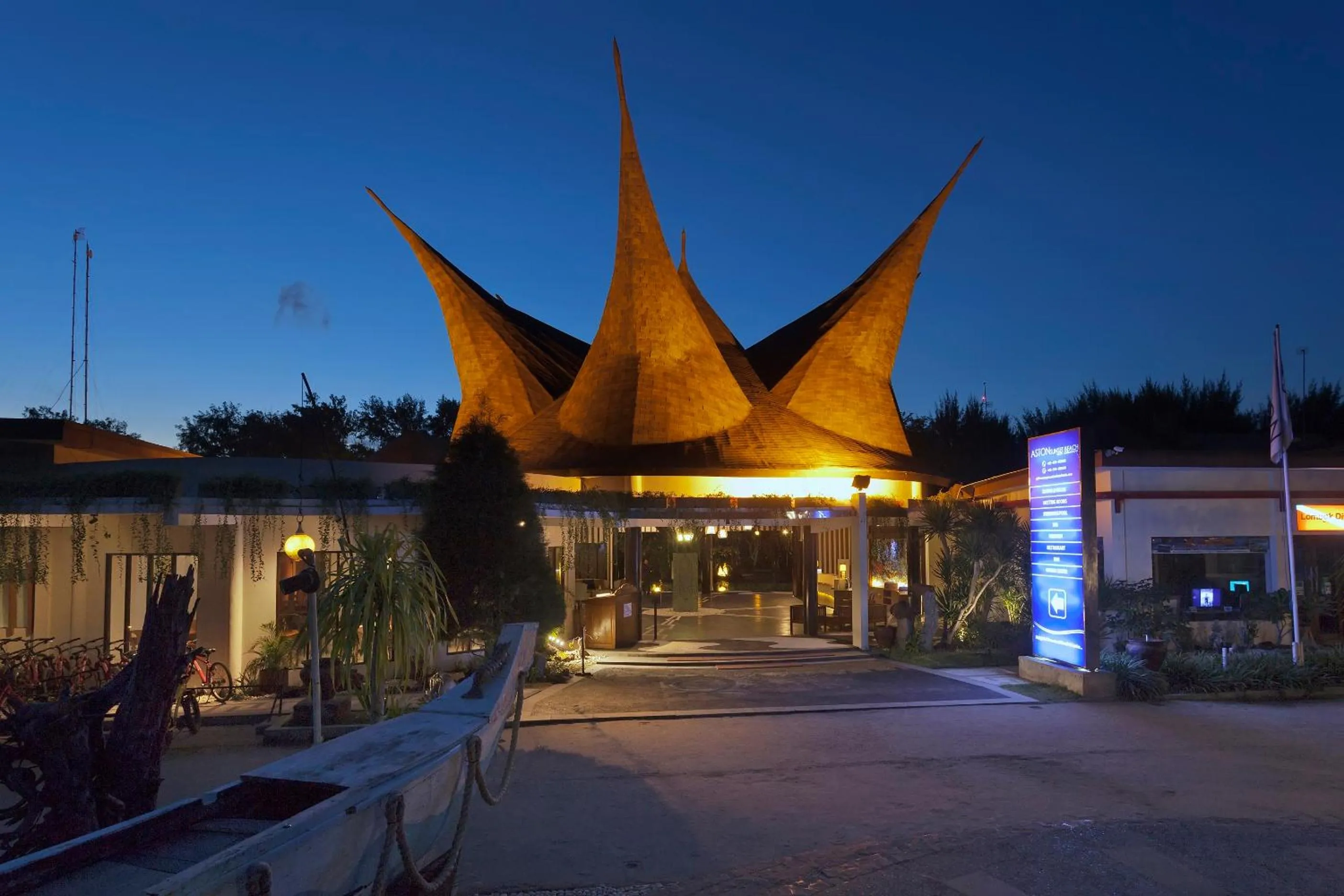 Area and facilities in Aston Sunset Beach Resort - Gili Trawangan