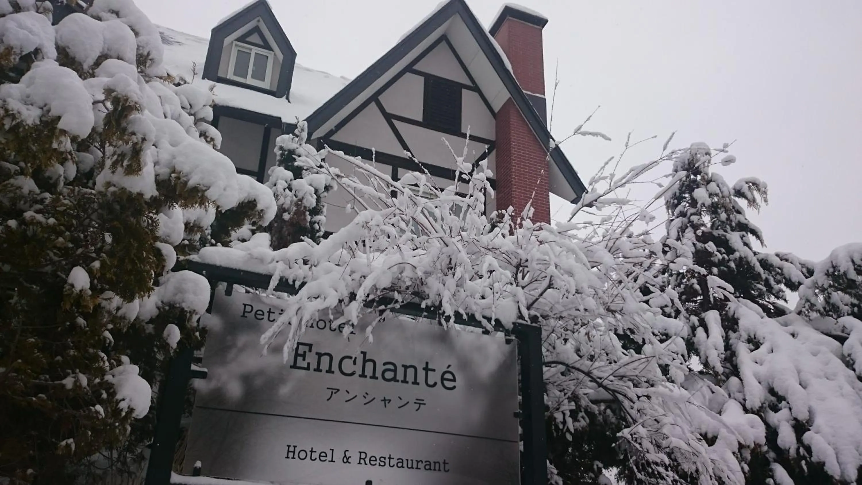 Petit Hotel Enchante