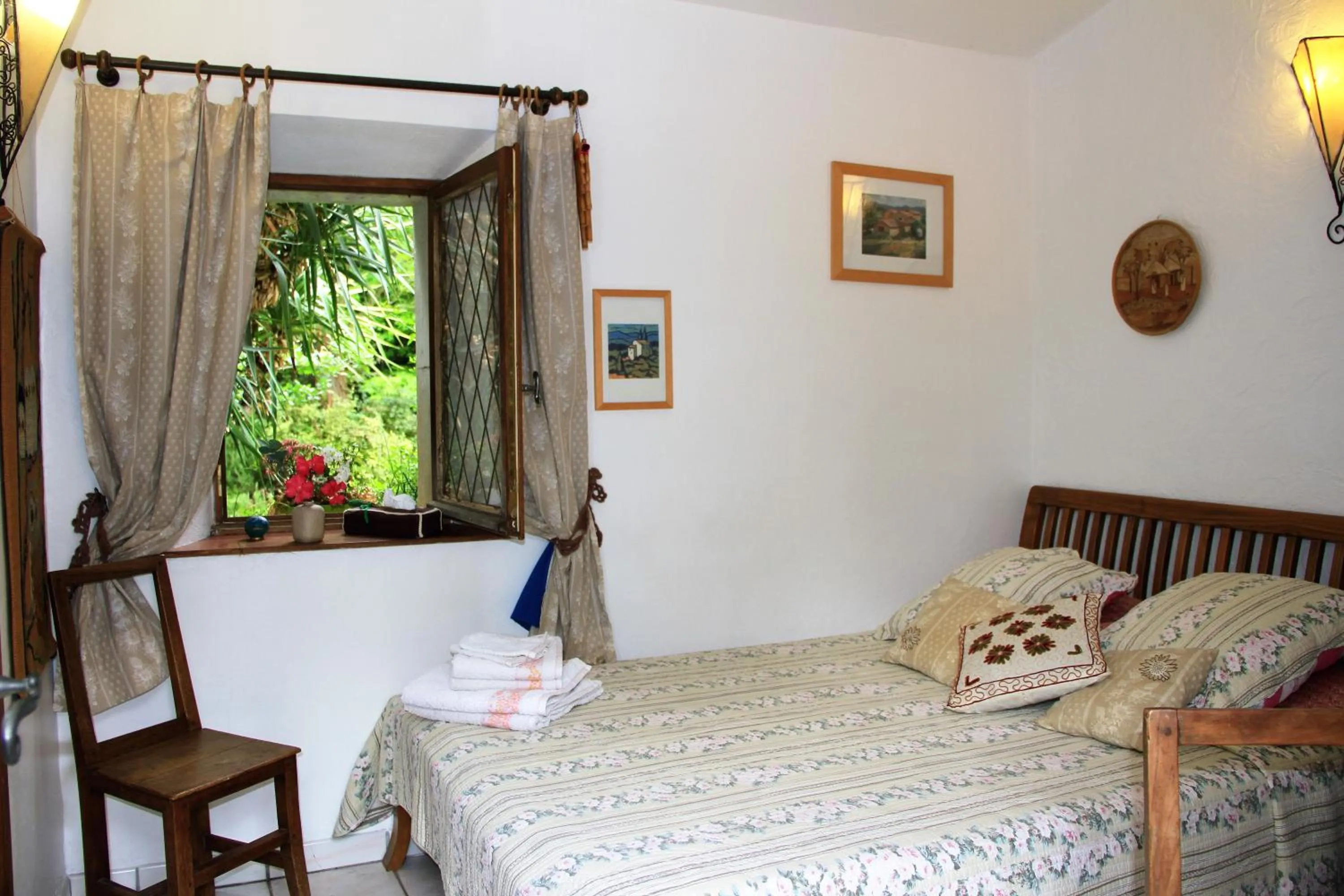 Le Mas De La Cigale Bleue, Caumont Sur Durance