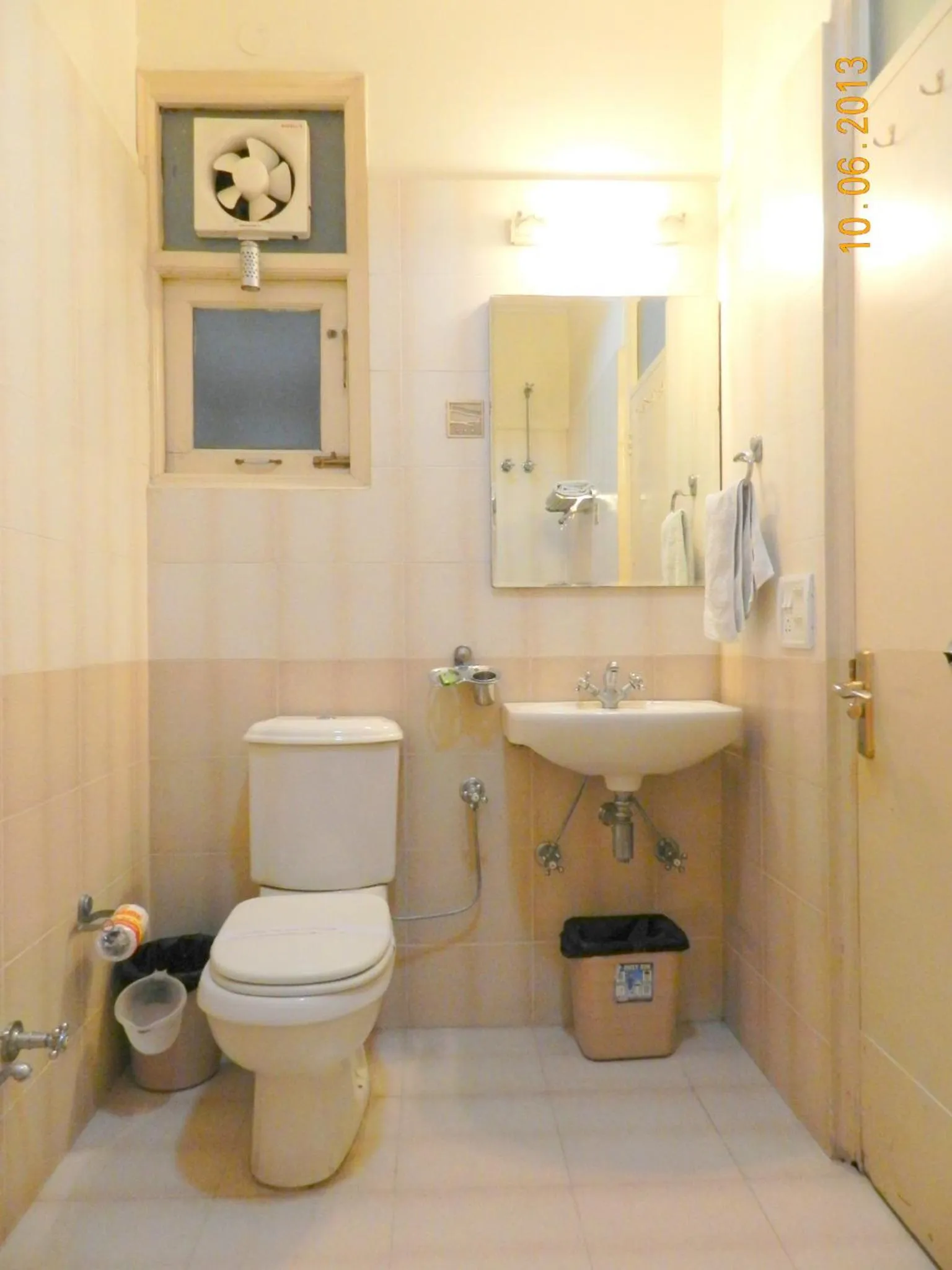 Bathroom in Hotel Tara Palace, Chandni Chowk