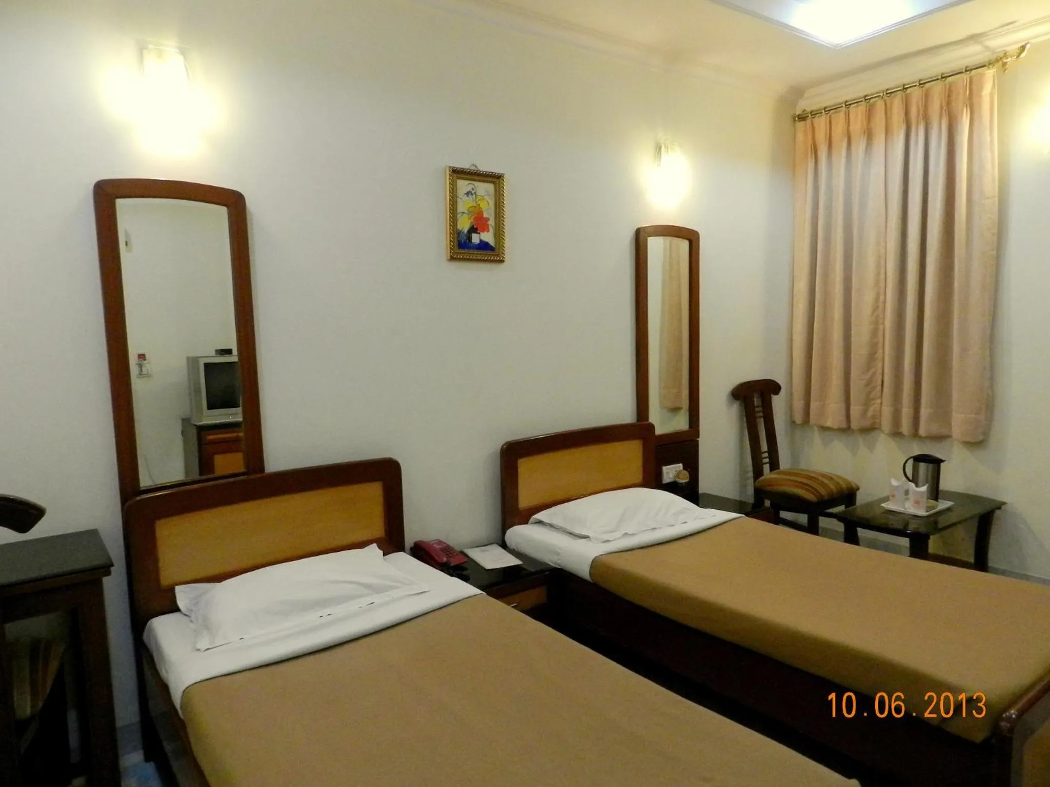 Photo of the whole room, Bed in Hotel Tara Palace, Chandni Chowk