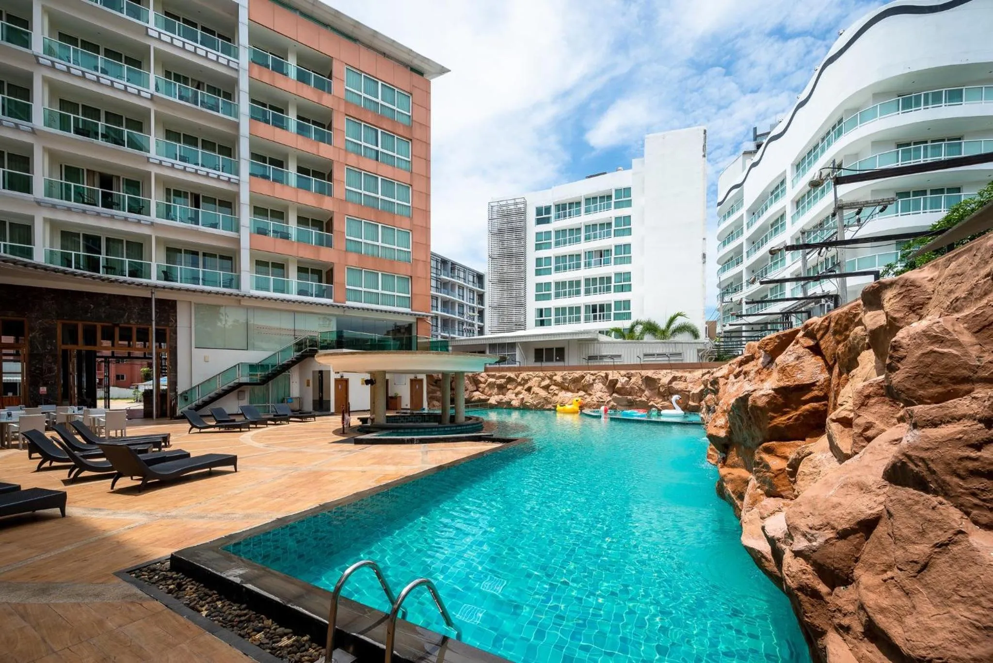 Swimming pool in Centara Nova Hotel Pattaya