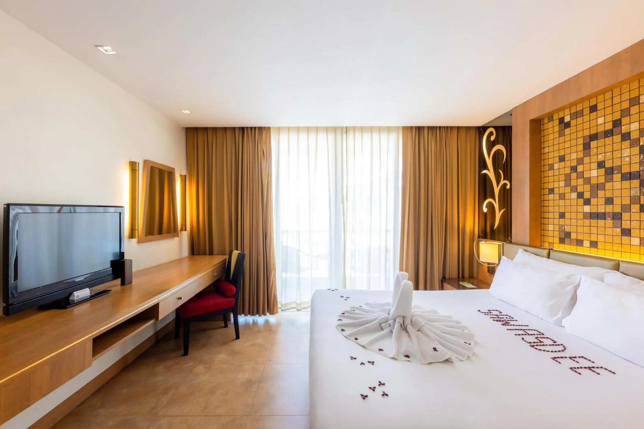 Photo of the whole room, Bed in Centara Nova Hotel Pattaya