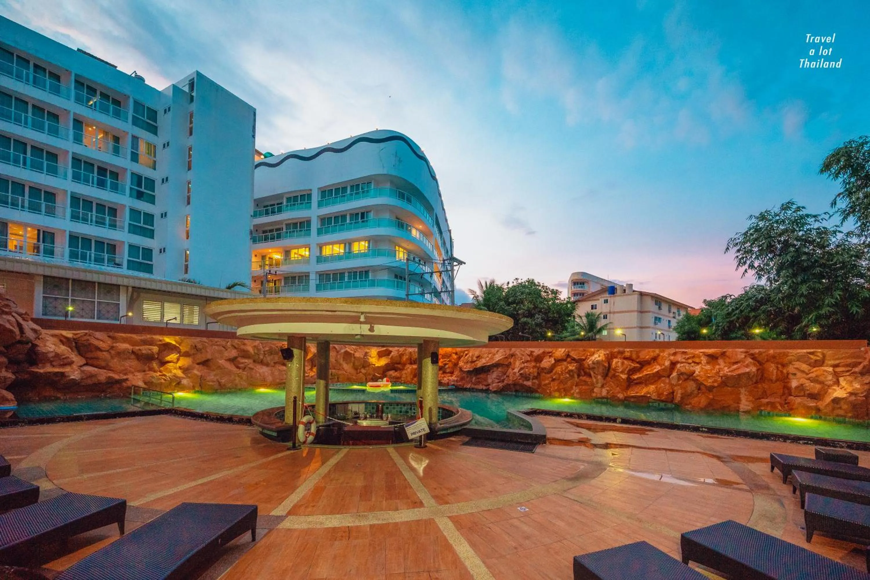 Swimming pool in Centara Nova Hotel Pattaya