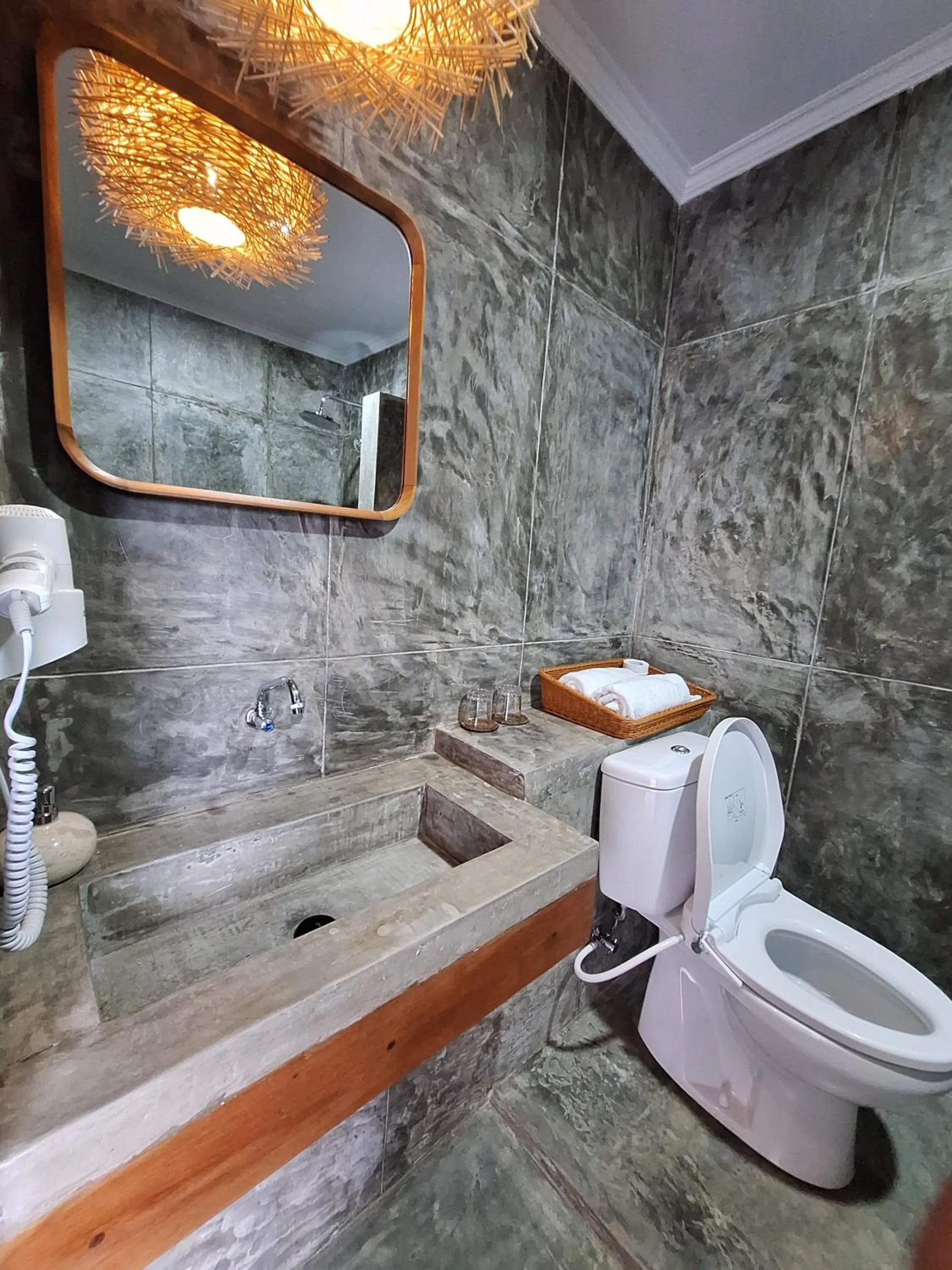 Toilet in Nuansa Penida Hostel