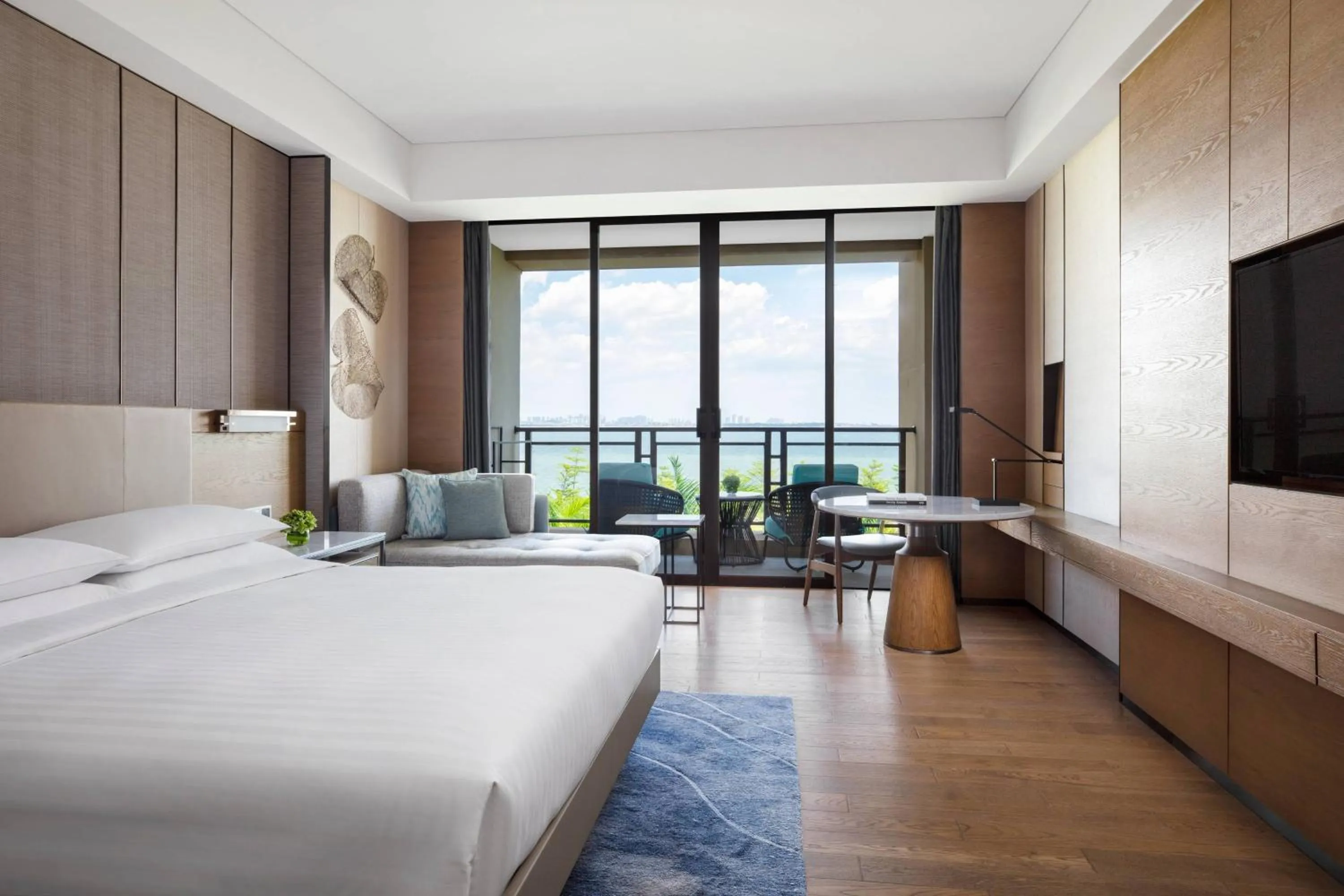 Photo of the whole room, Bed in Xiamen Marriott Hotel & Conference Centre