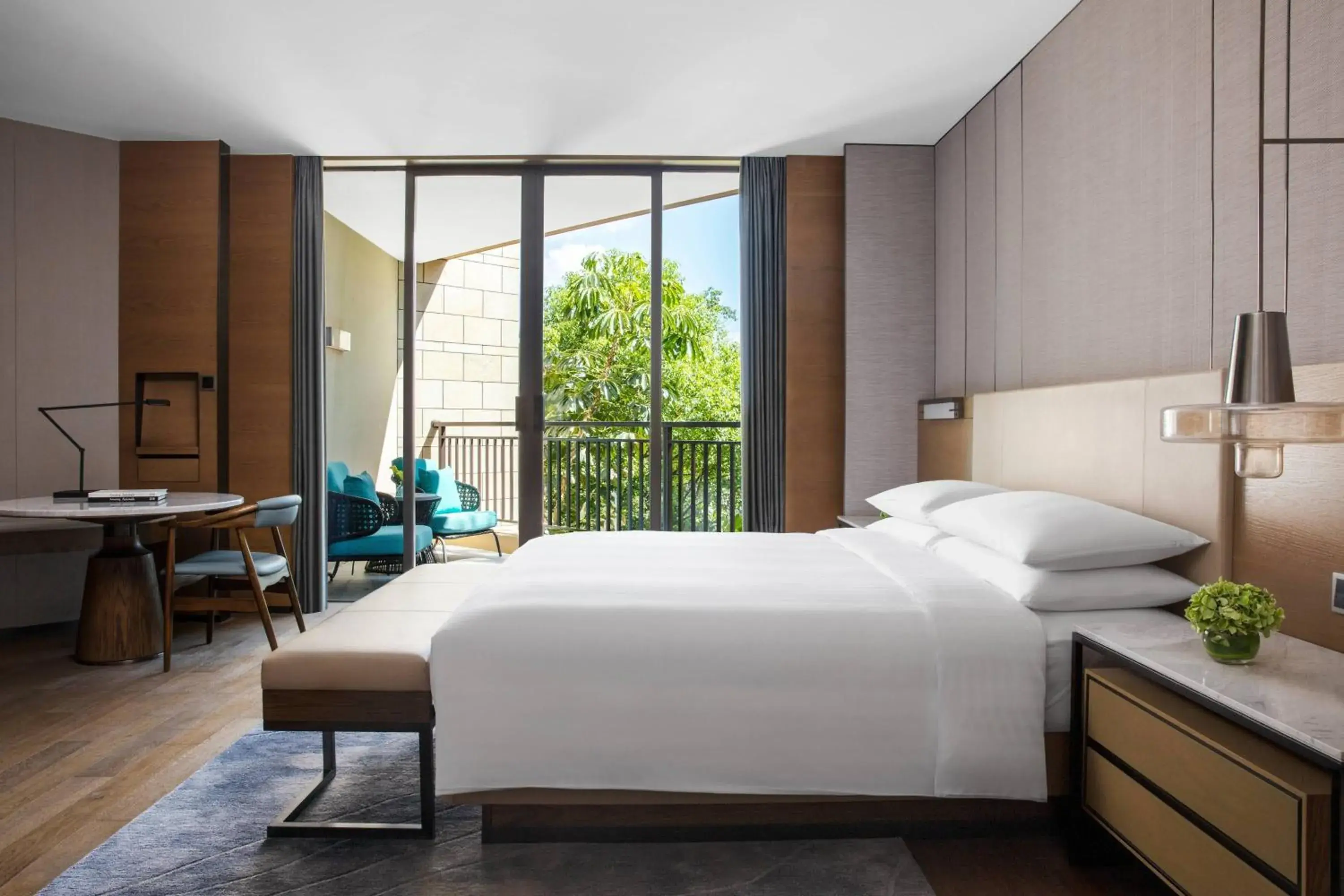 King Room with Balcony and Garden View in Xiamen Marriott Hotel & Conference Centre King Room with Balcony and Garden View in Xiamen Marriott Hotel & Conference Centre