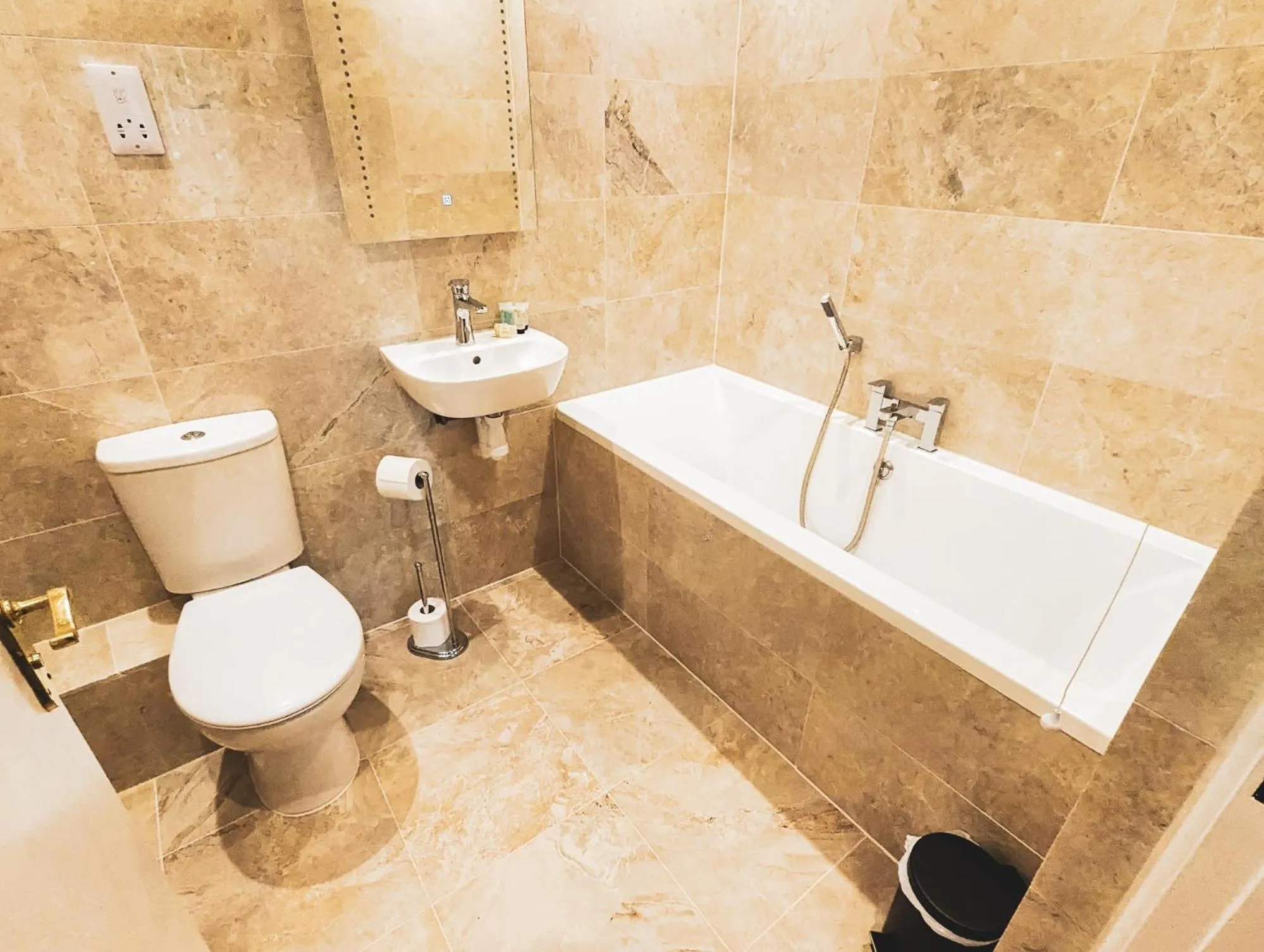 Shower in Three Salmons Hotel