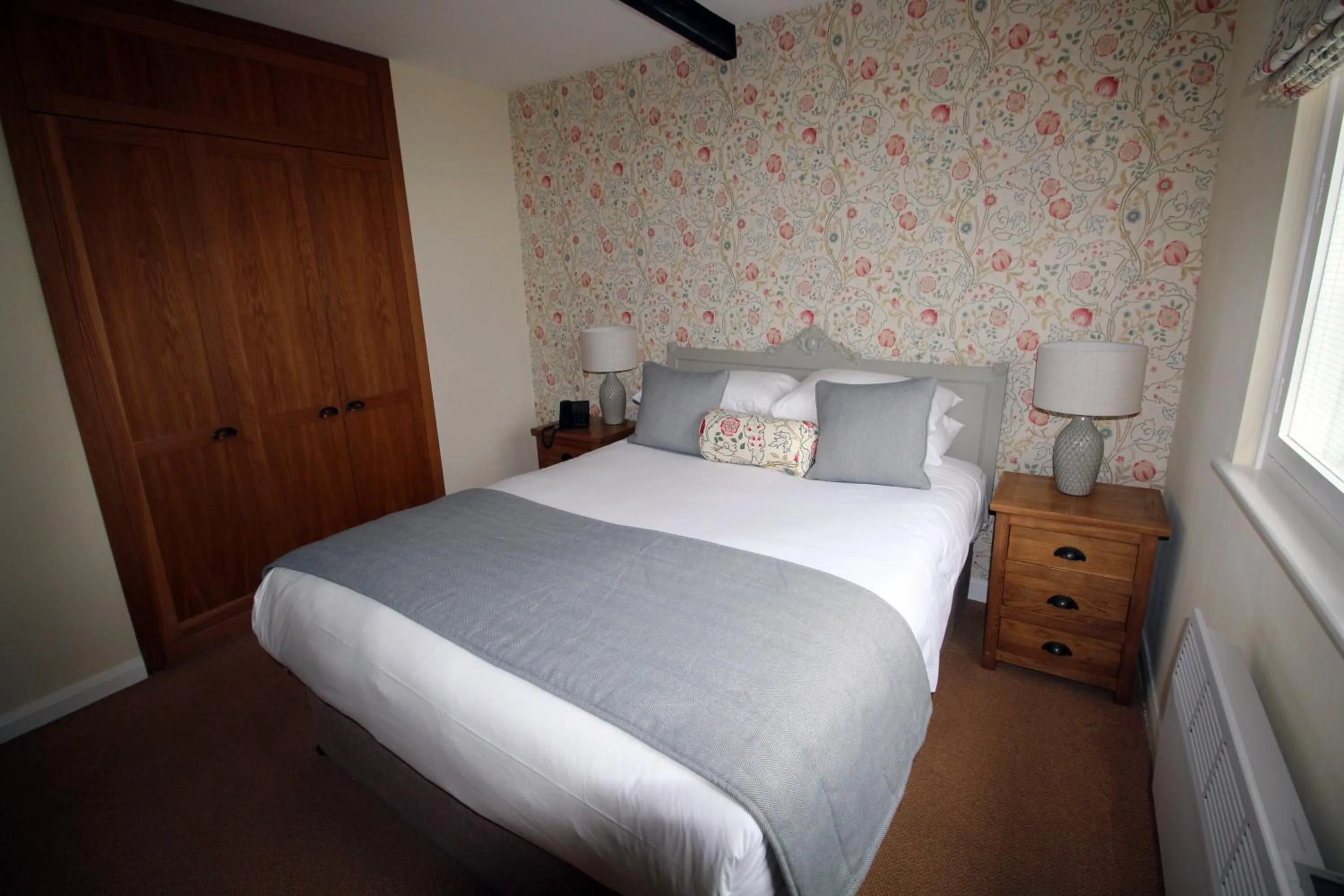 Bed in Three Salmons Hotel