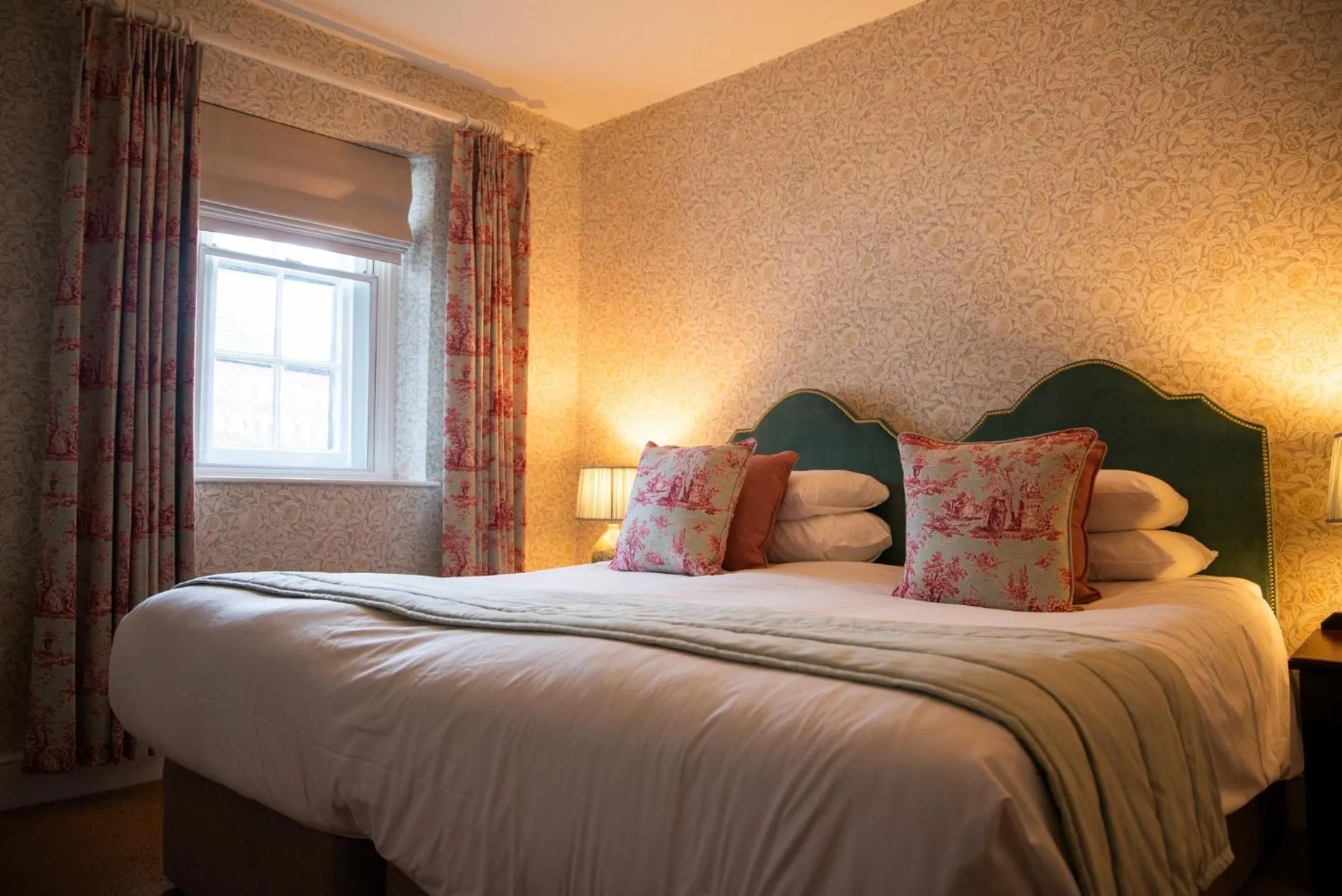 Bed in Three Salmons Hotel