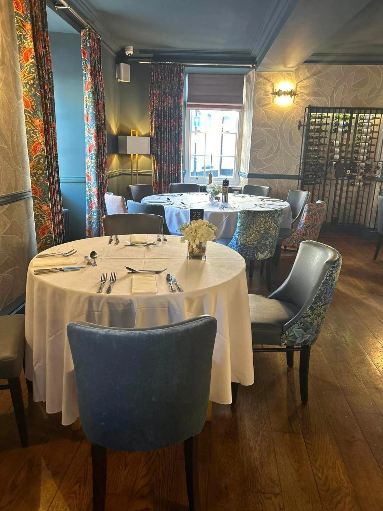 Restaurant/places to eat in Three Salmons Hotel