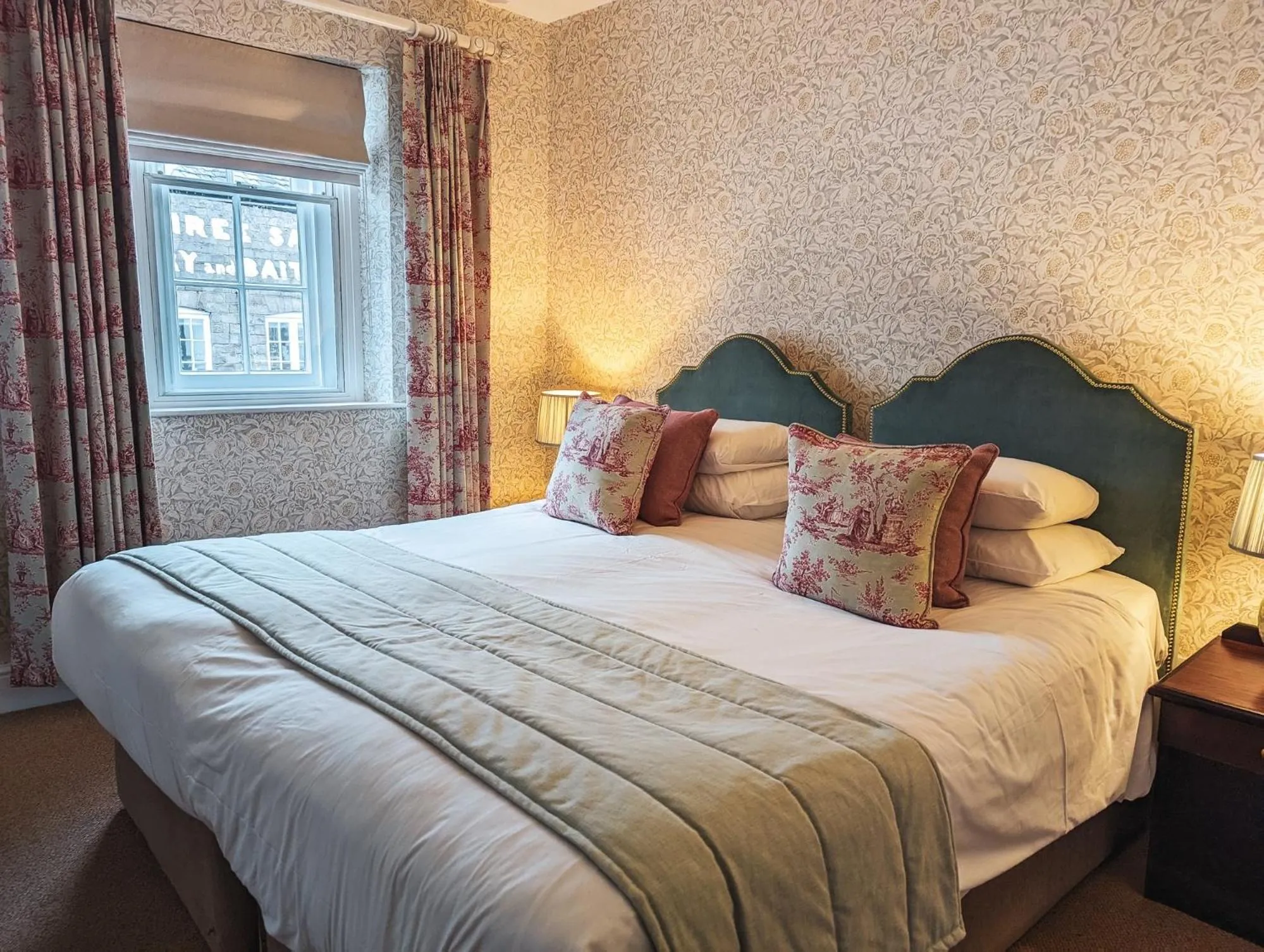 Bed in Three Salmons Hotel