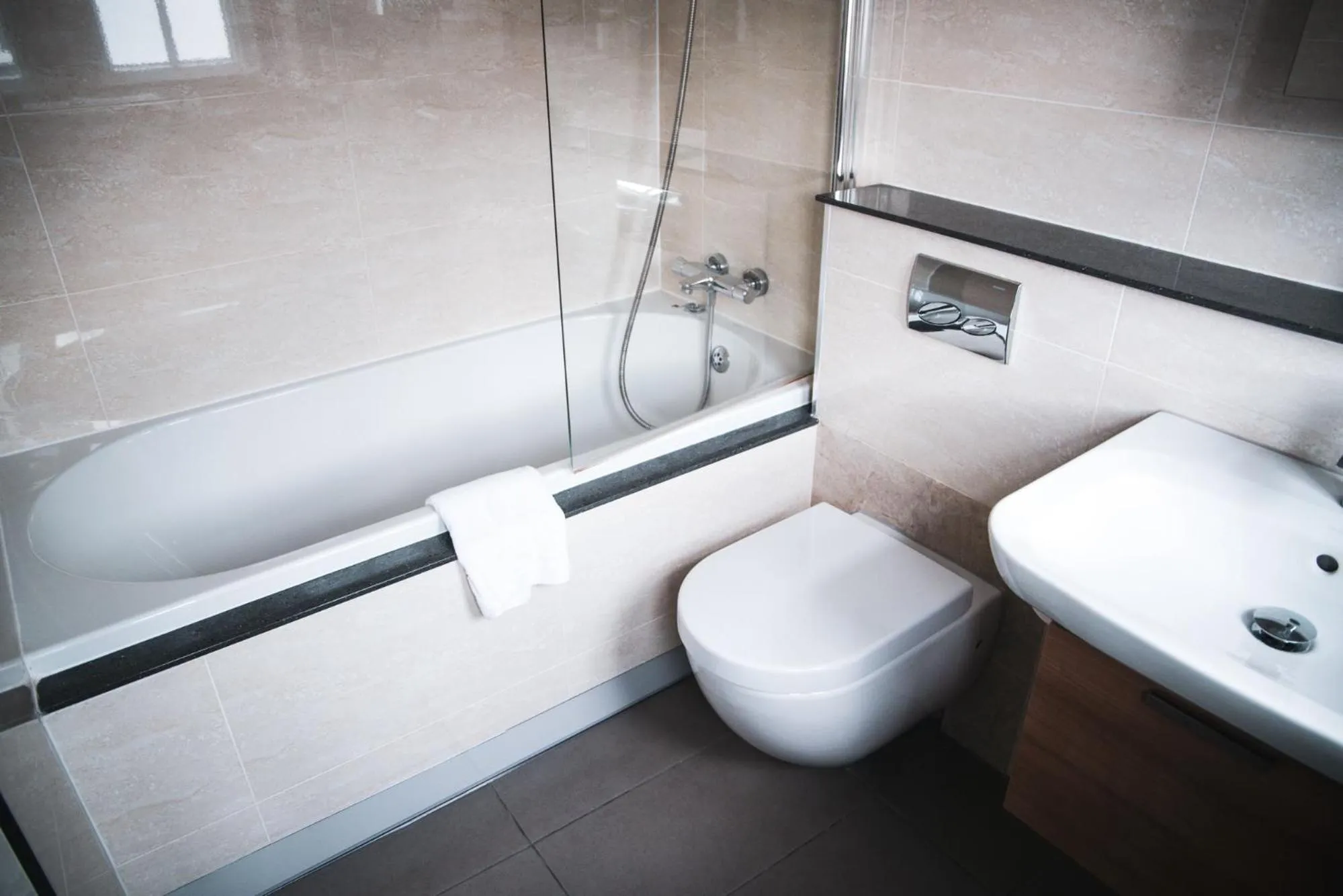 Shower in Three Salmons Hotel