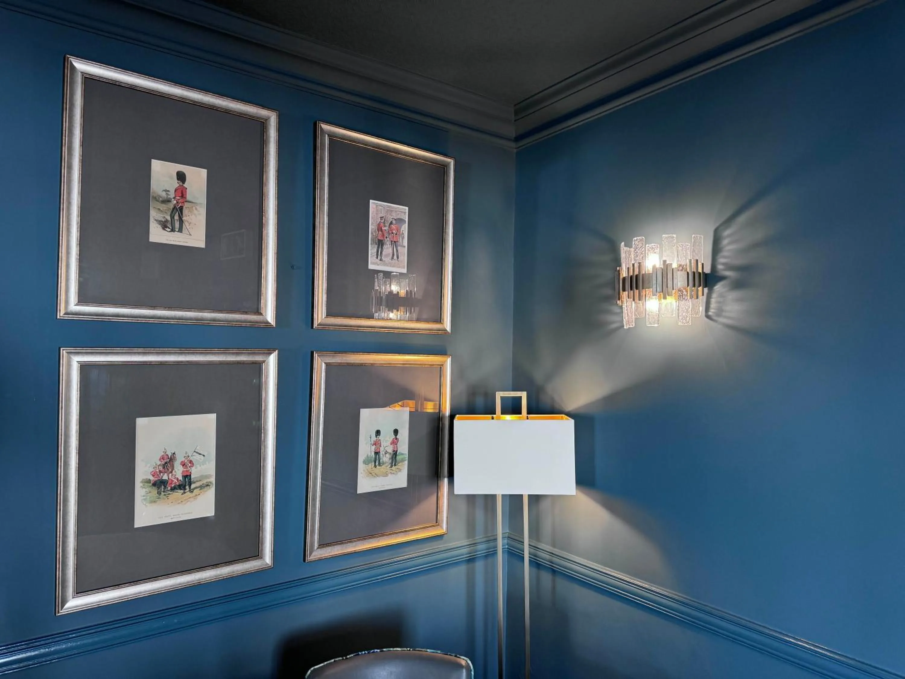 Restaurant/places to eat in Three Salmons Hotel