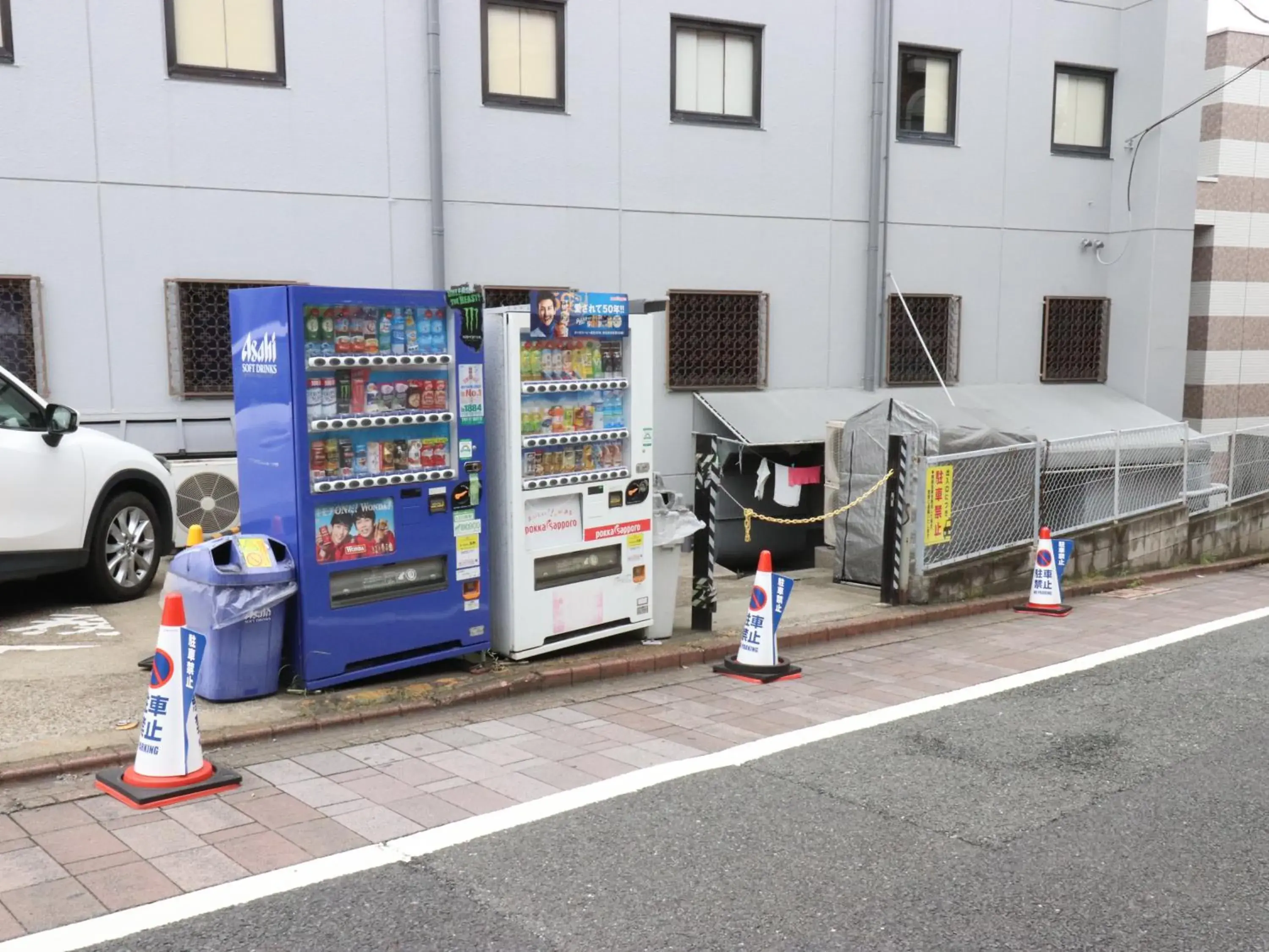 Property building in Tokyo Inn Property building in Tokyo Inn