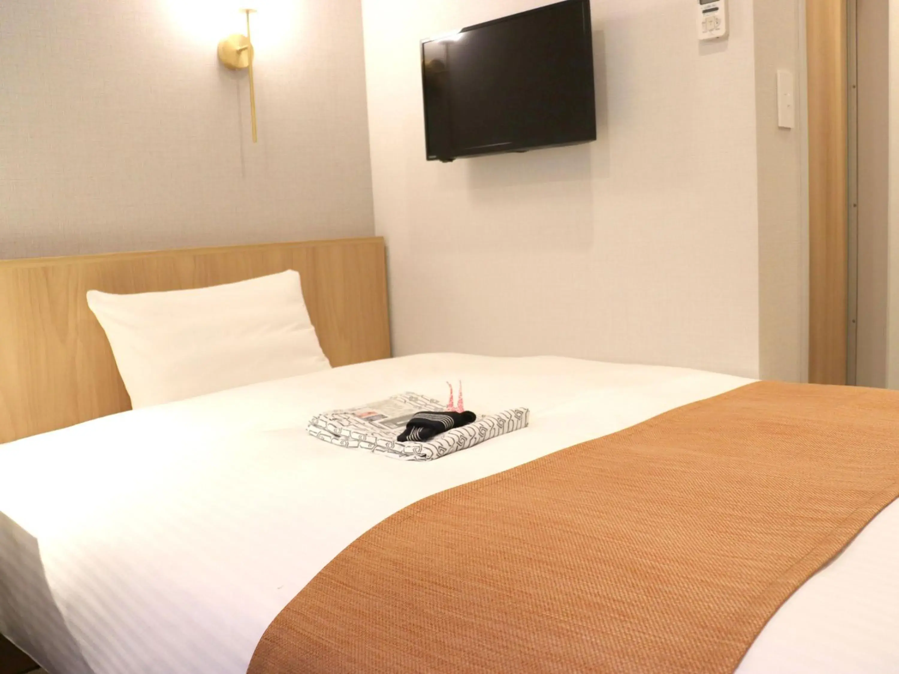 Bed in Tokyo Inn Bed in Tokyo Inn