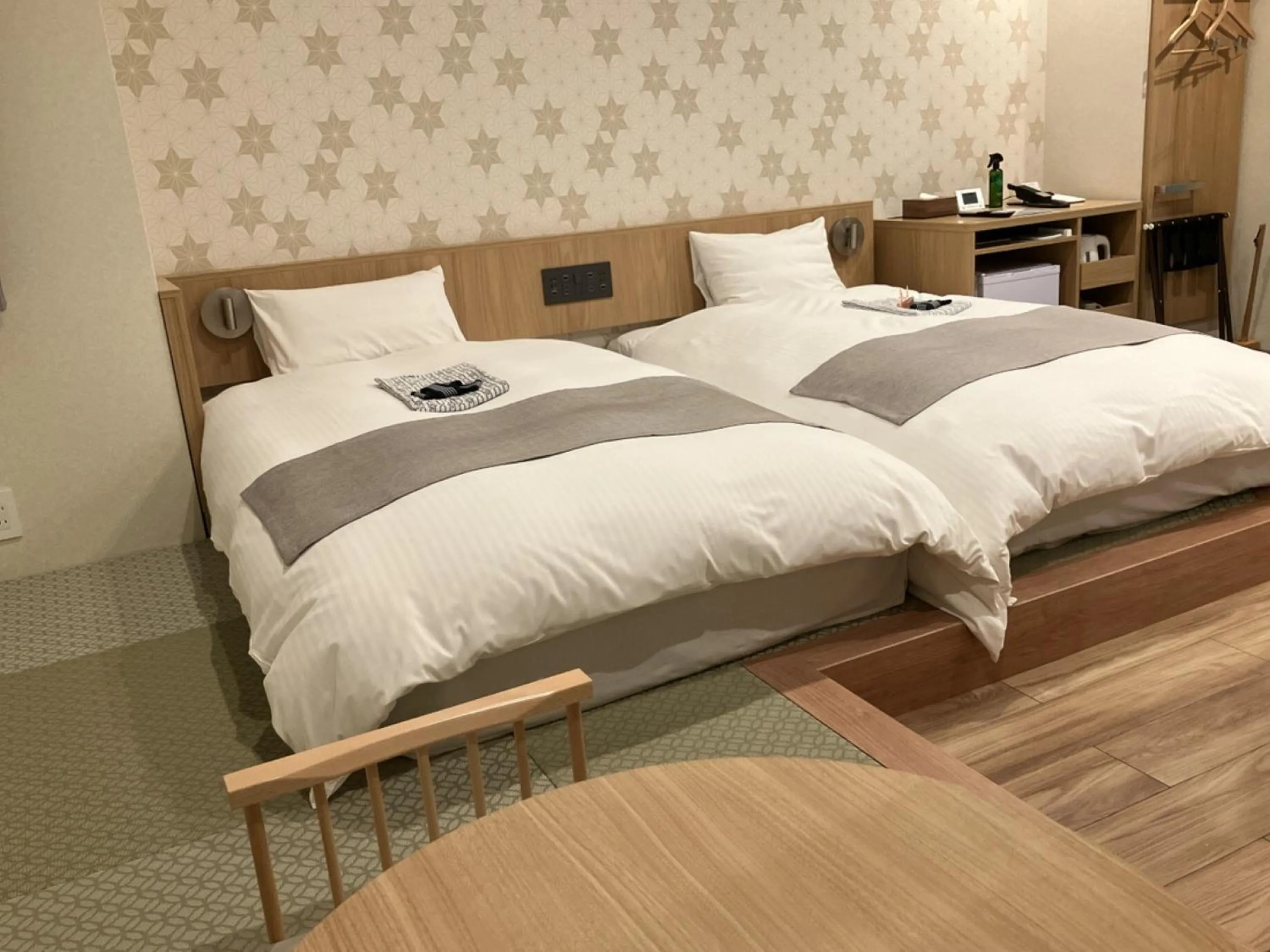 Photo of the whole room, Bed in Tokyo Inn
