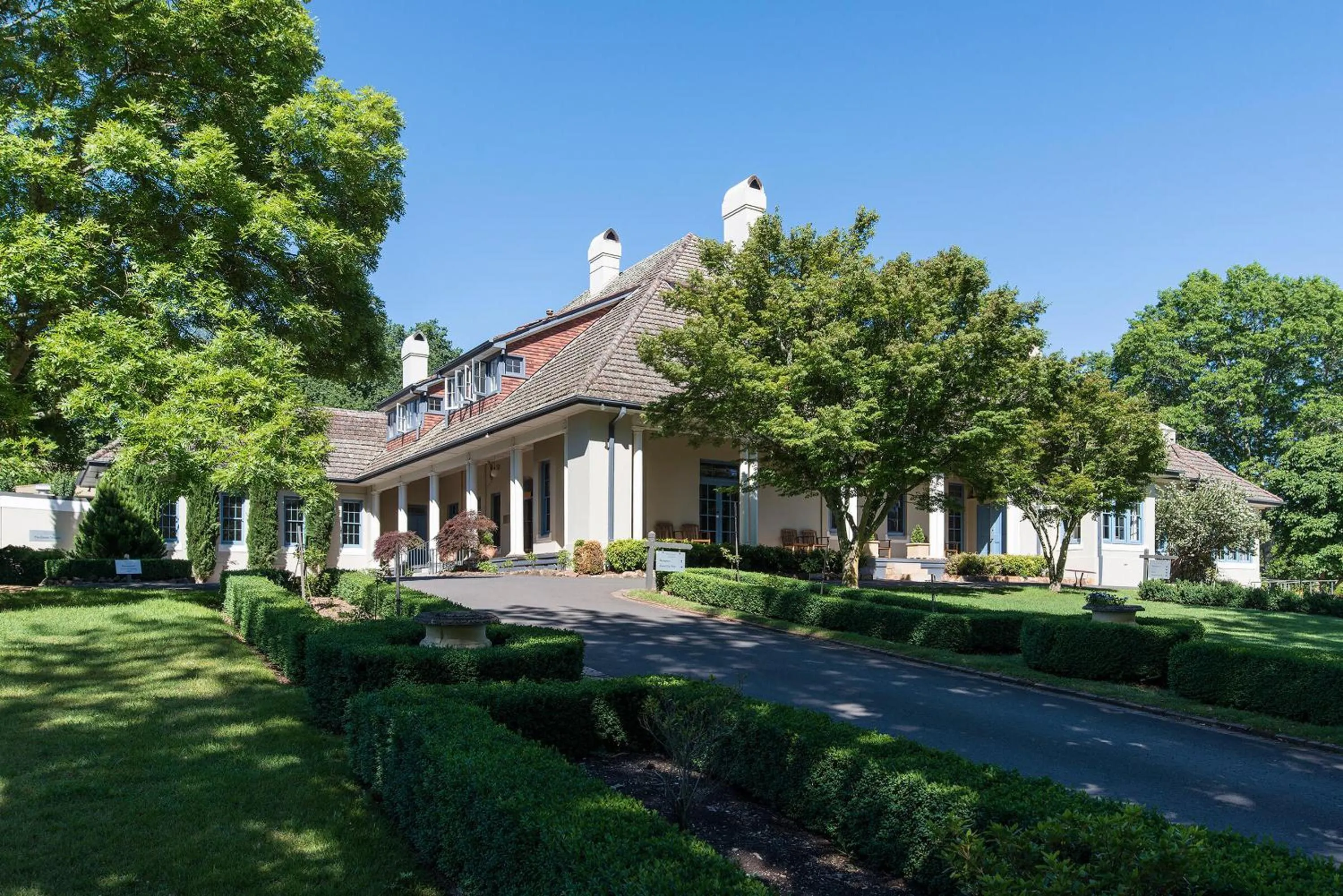 Facade/entrance in Peppers Manor House